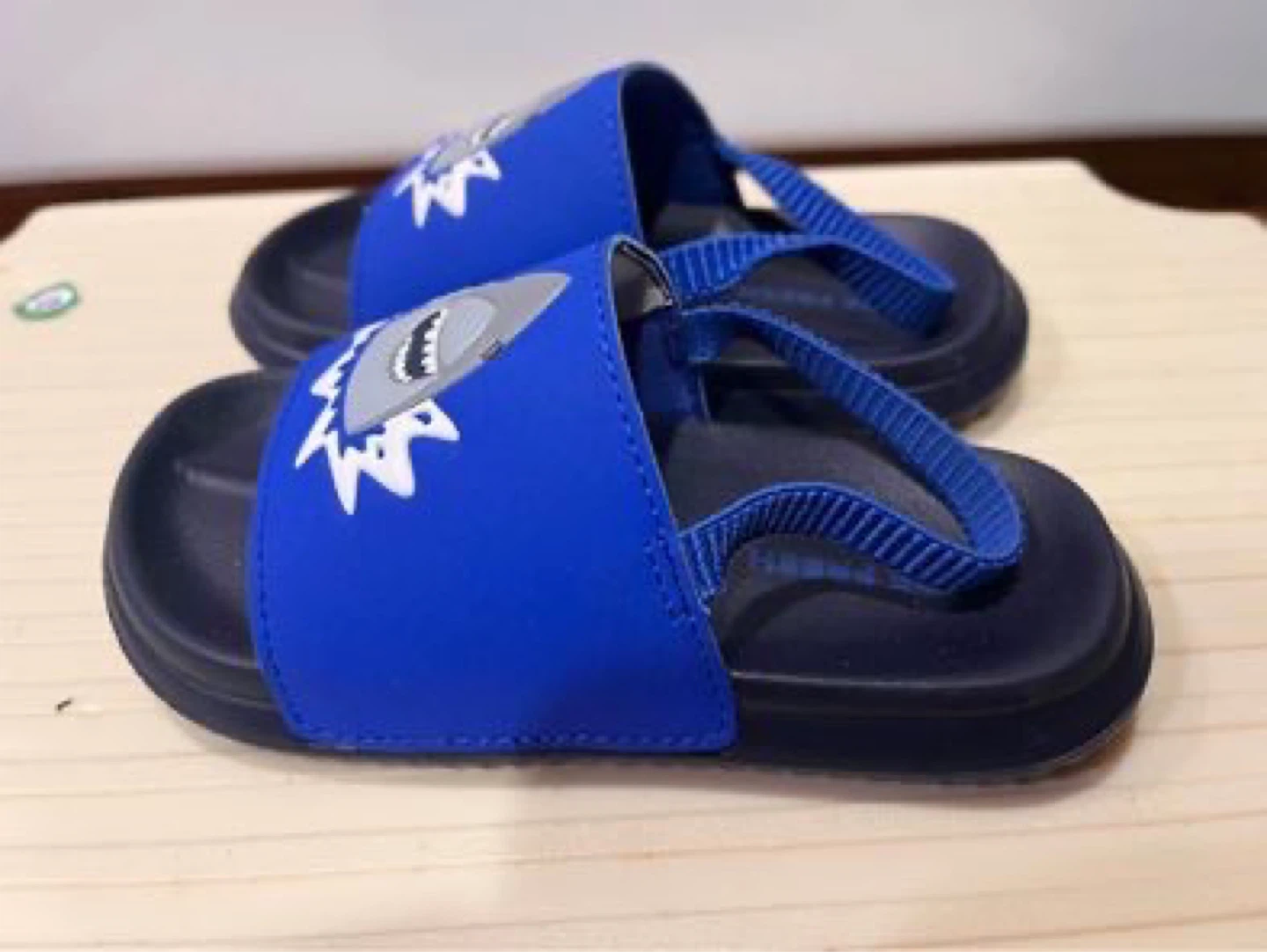 Joe Fresh kid Blue Shark Slides ~ Size 8 - photo 2