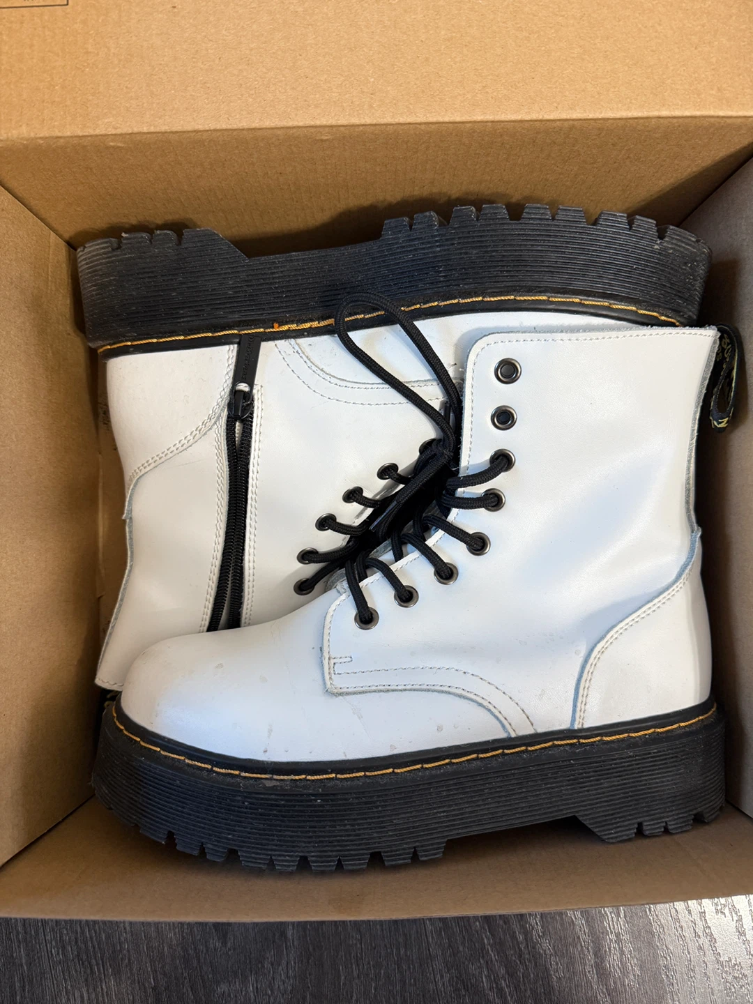 Dr. Martens Platfoorm Boots
