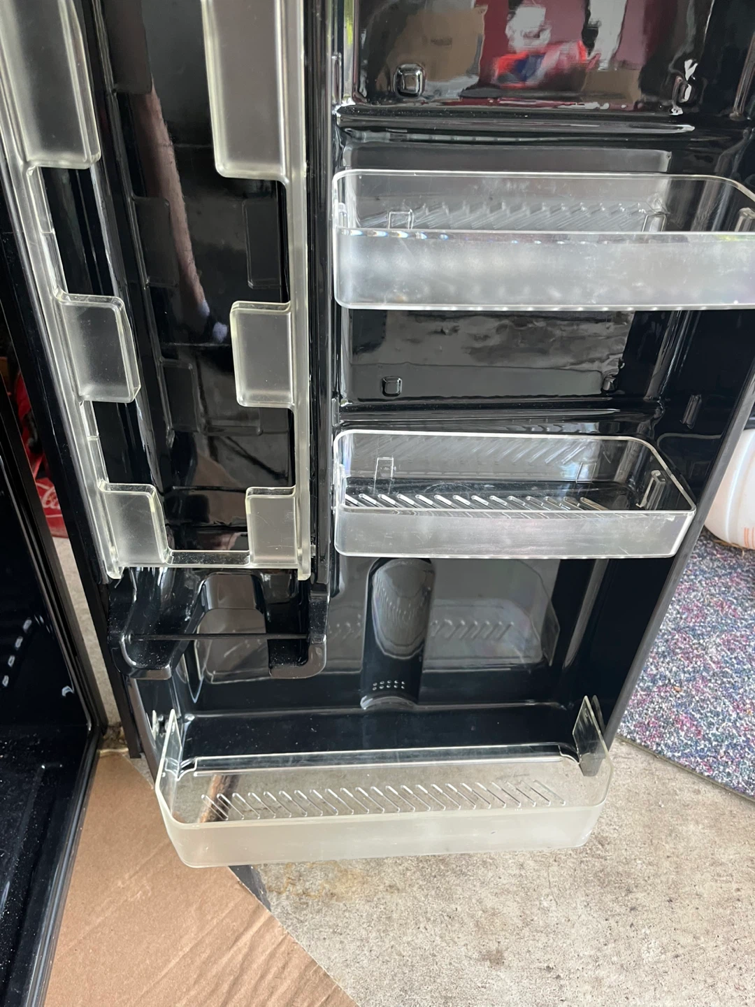 Sanyo SR-4911M Compact Refrigerator - photo 3