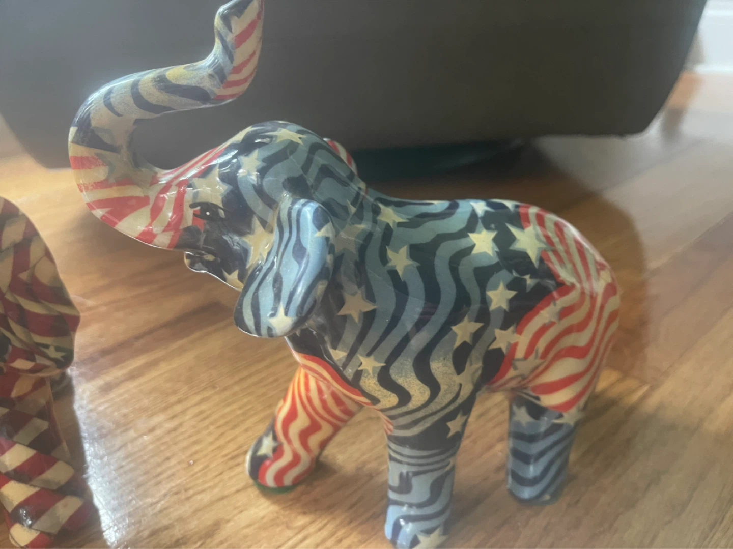 Set of 2 Patriotic Elephant Figurines - photo 4