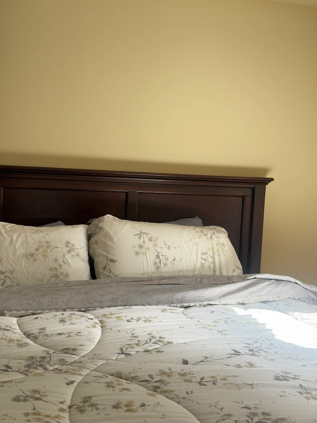King Bed Frame, Raymour & Flanigan, Complete bedroom set - photo 3