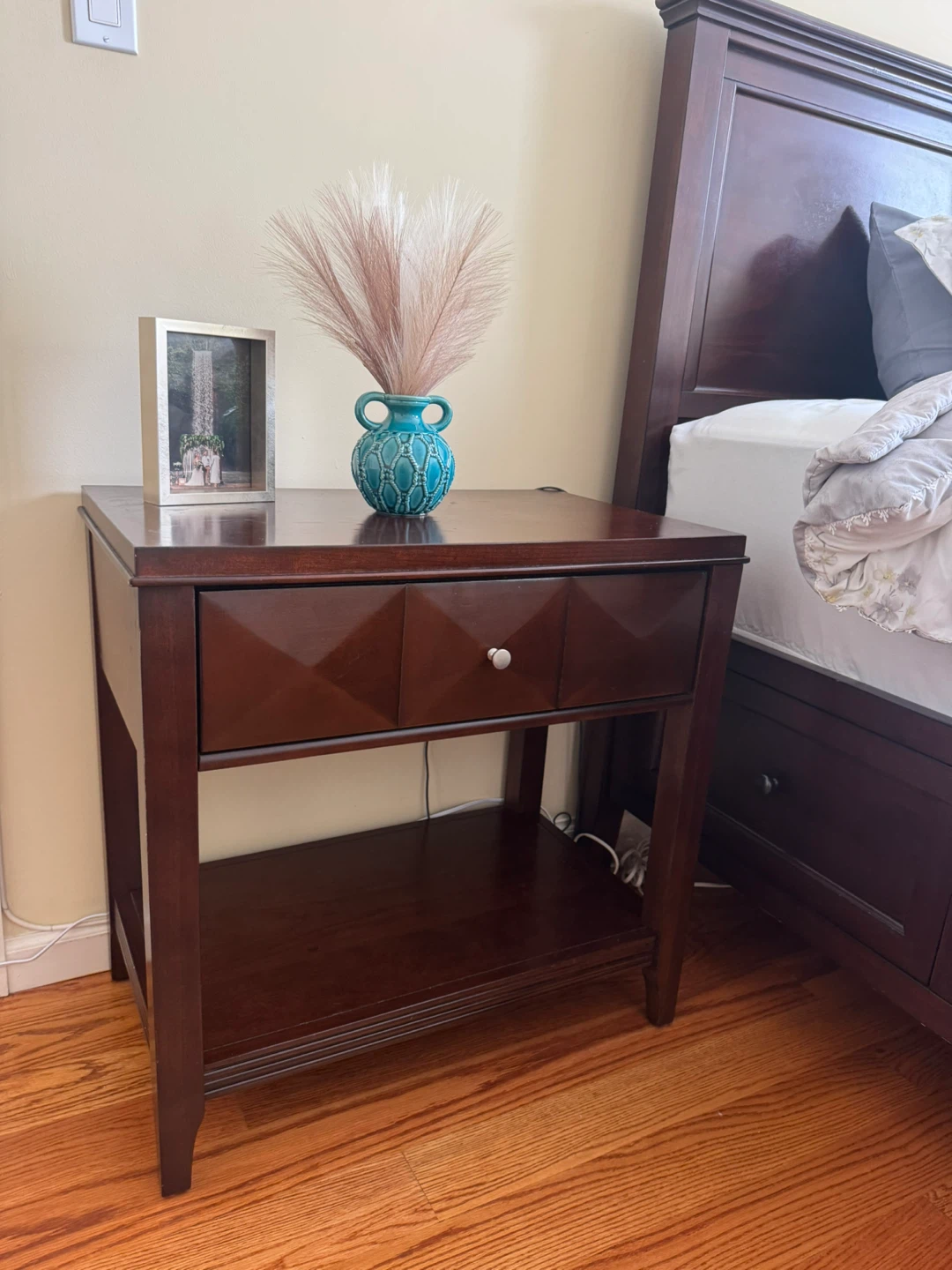 King Bed Frame, Raymour & Flanigan, Complete bedroom set - photo 5
