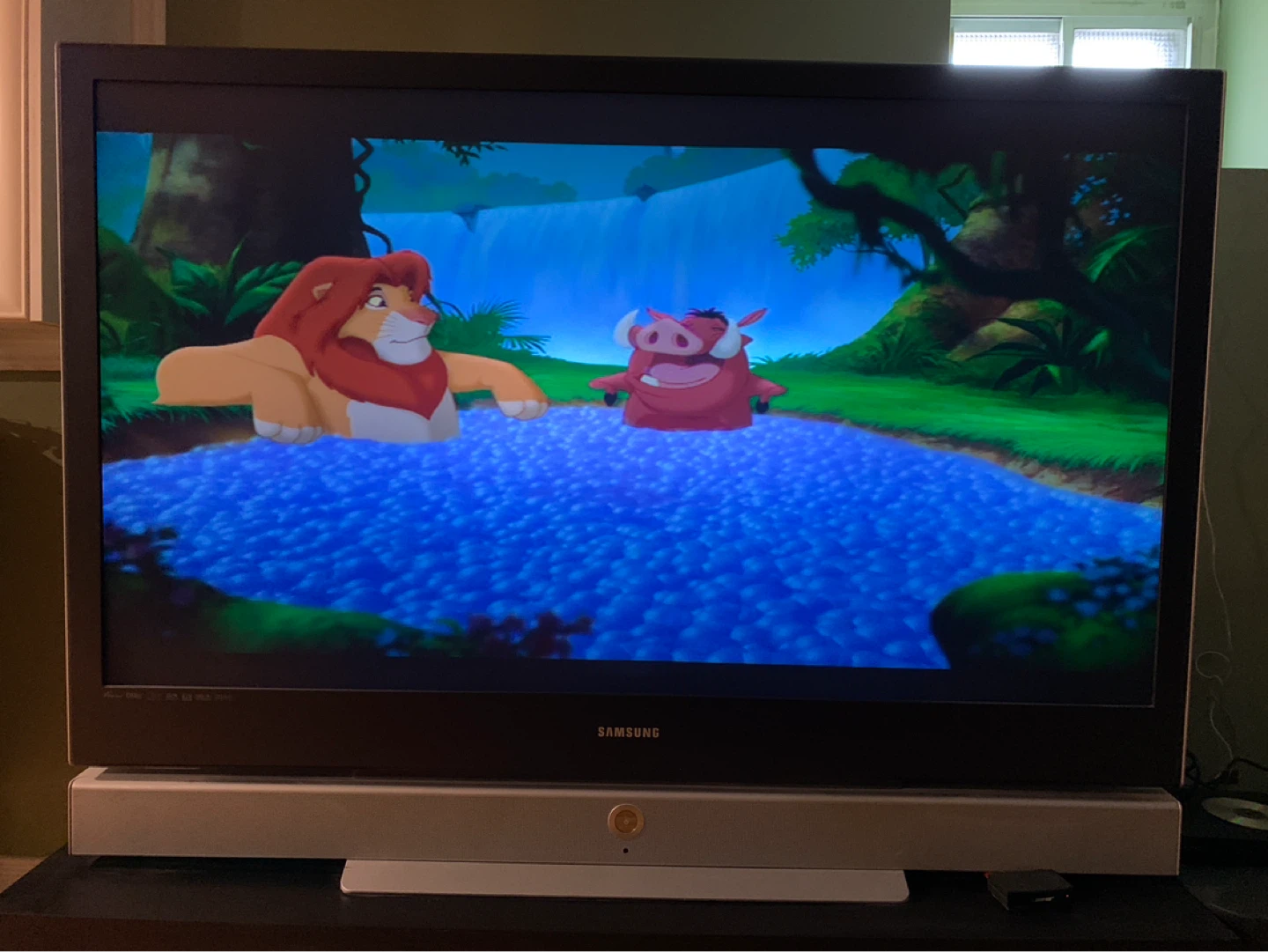 Samsung 61” dlp rear projection TV