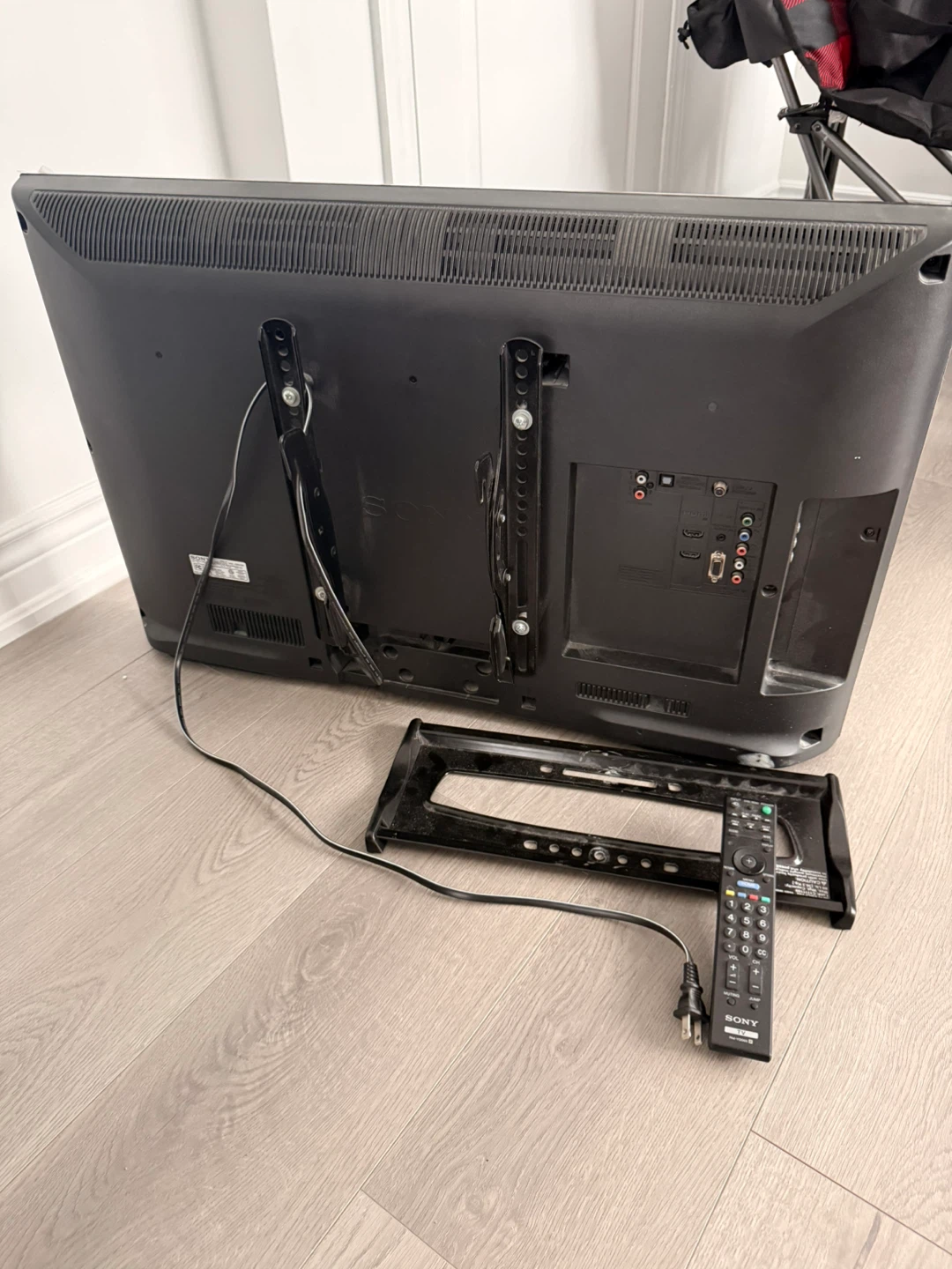 Sony 40-inch BRAVIA TV with Remote - photo 2