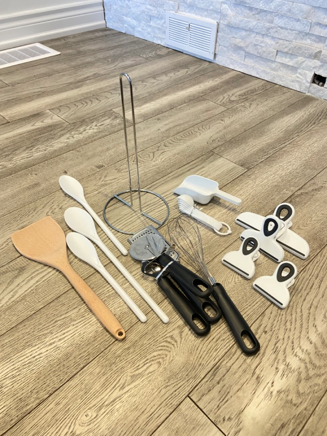Kitchen Utensil Set with Paper Towel Holder