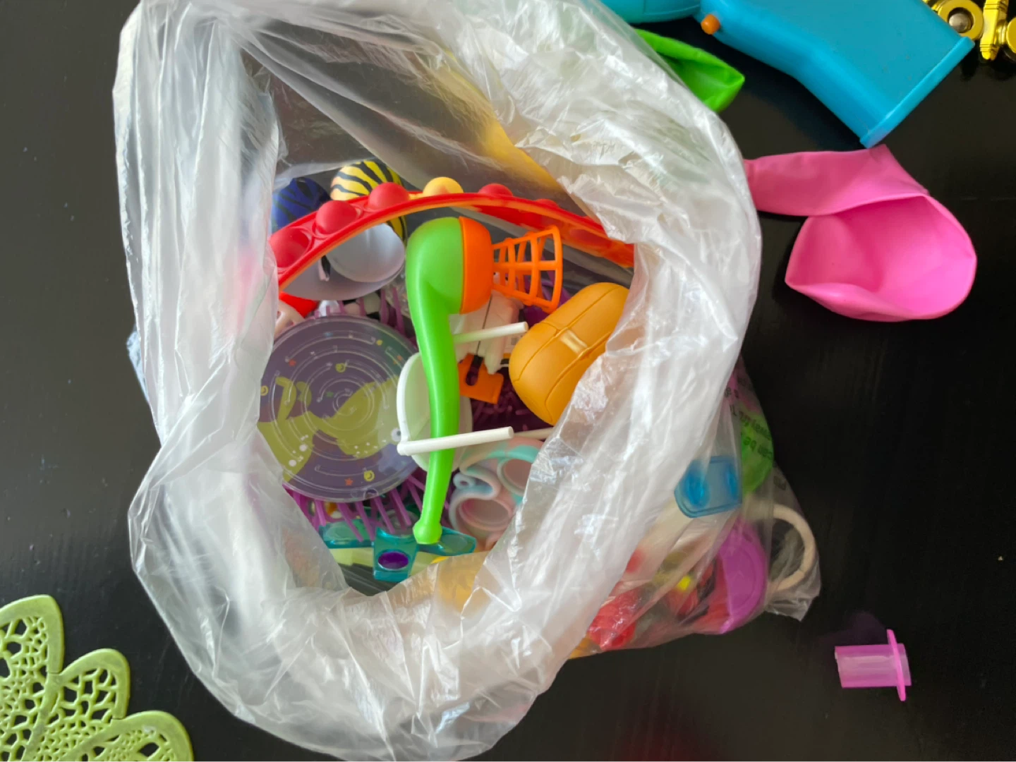 Bag of assorted small toys and fidget spinners 🌱