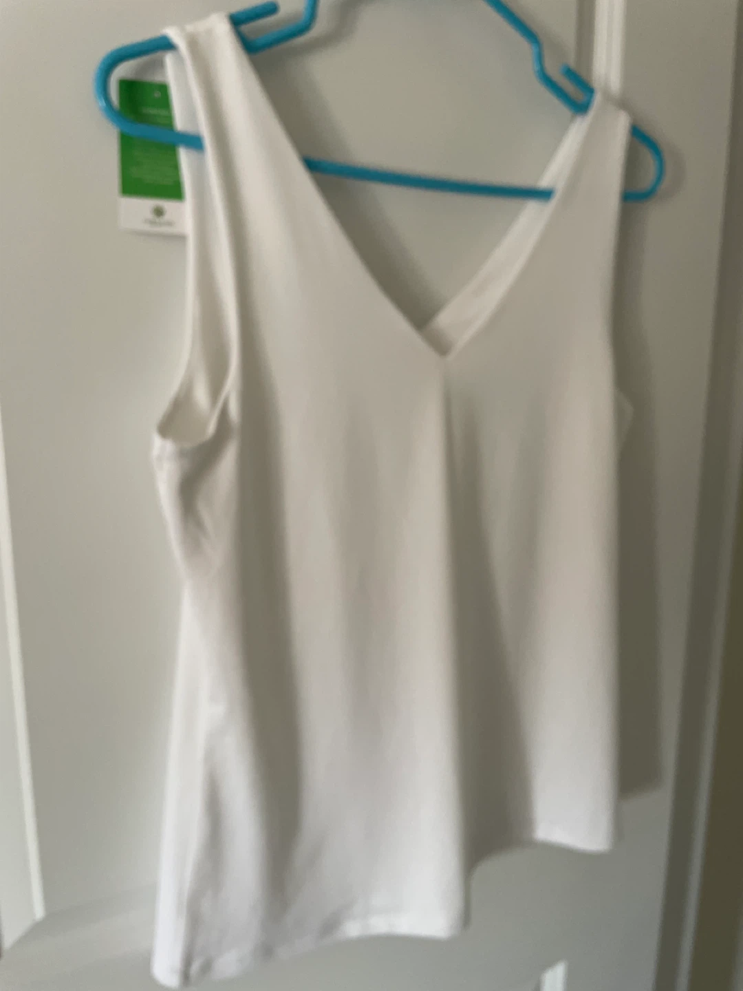 Brand new White V-Neck Tank Top - XL - photo 3