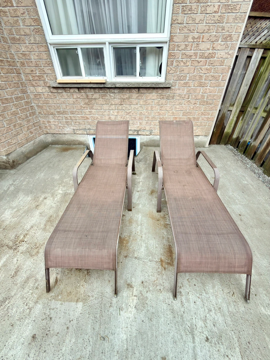 Set of 2 Brown Patio Chaise Loungers