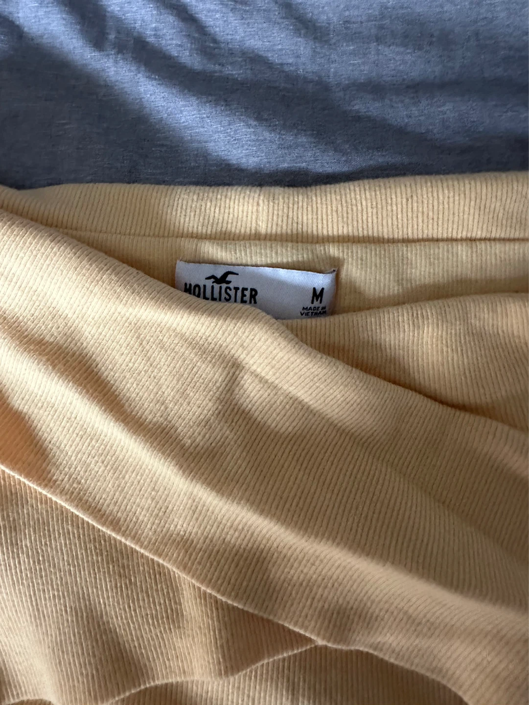 Hollister Off-the-Shoulder Top - Yellow - Size M - photo 2