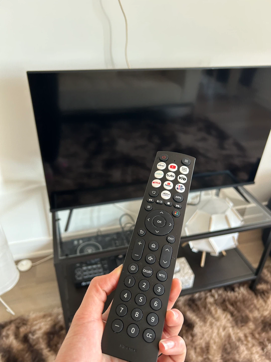 Hisense 40” Smart TV - photo 2