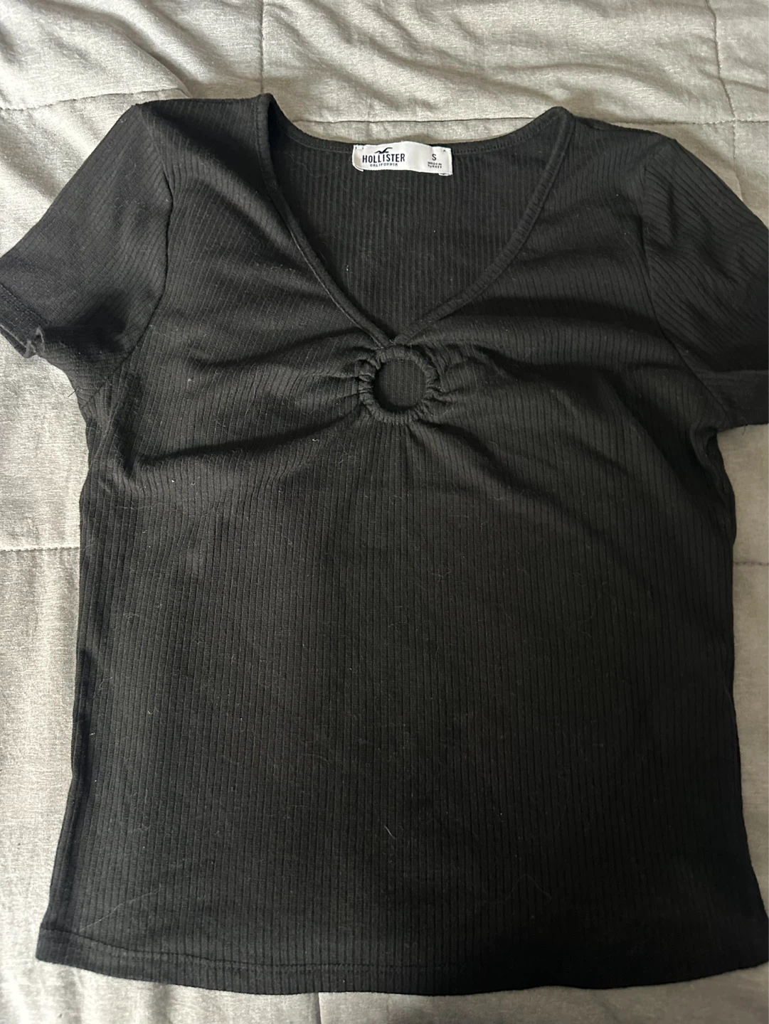 Hollister Black Ribbed V-Neck Ring Detail T-Shirt - Size S