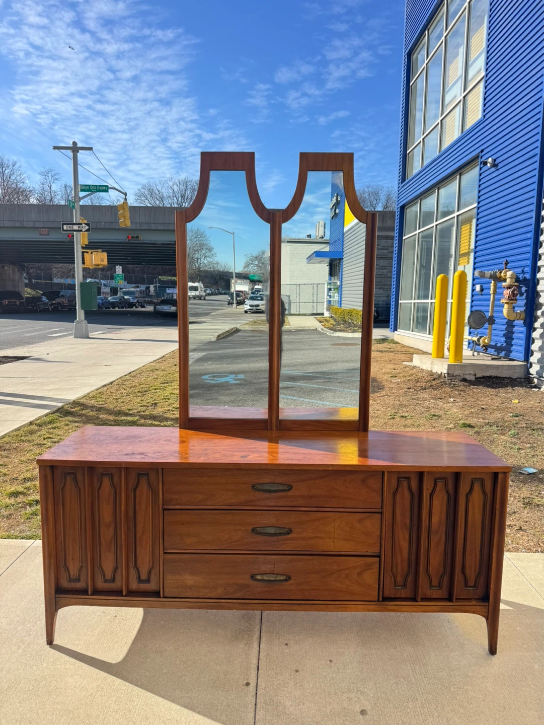 Free delivery kent coffey dresser