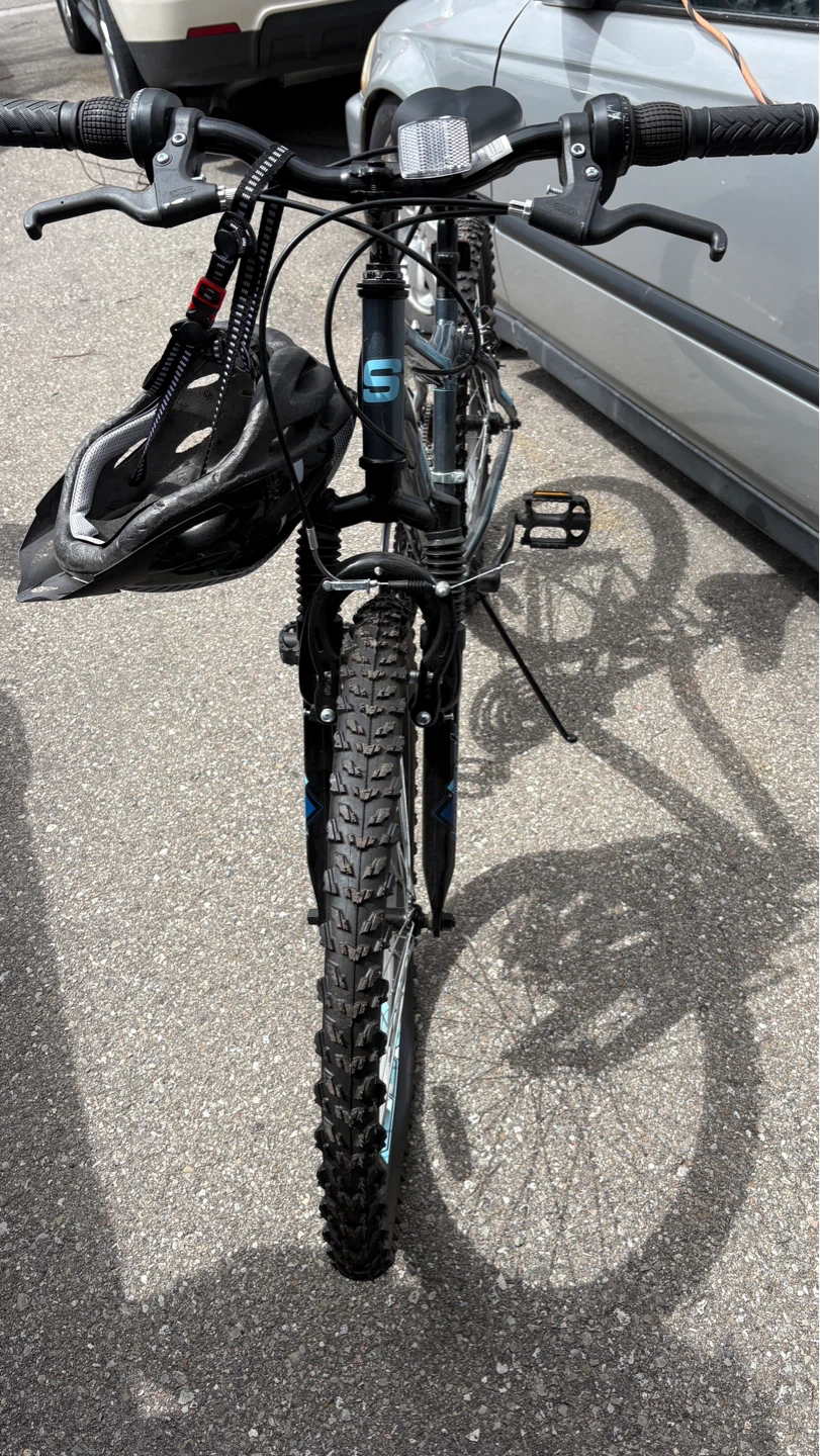 Like New Mountain Bike – NEVER Used + Helmet Included - photo 2