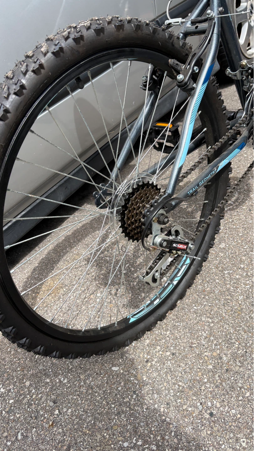 Like New Mountain Bike – NEVER Used + Helmet Included - photo 5