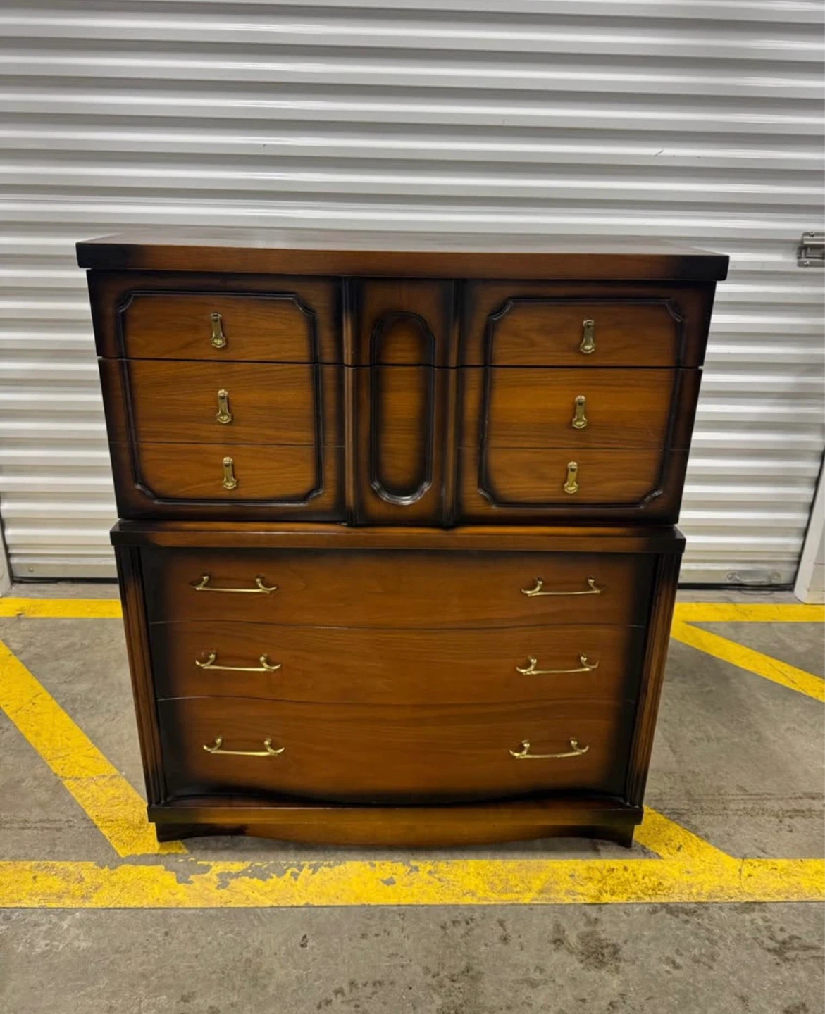 Free delivery dresser