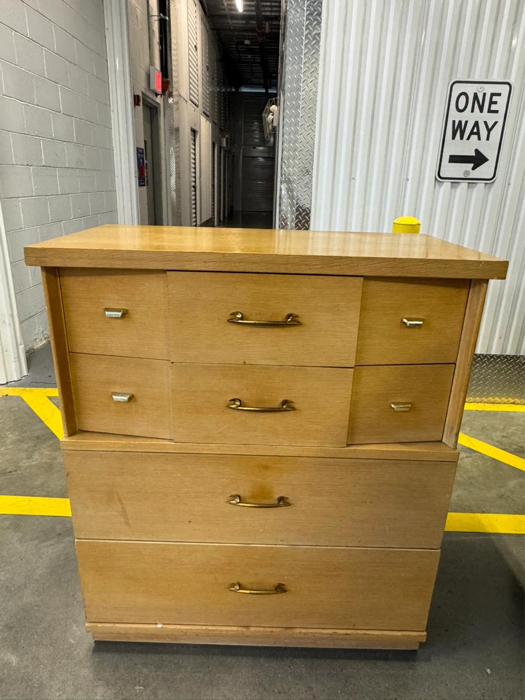 Free delivery dresser - photo 2
