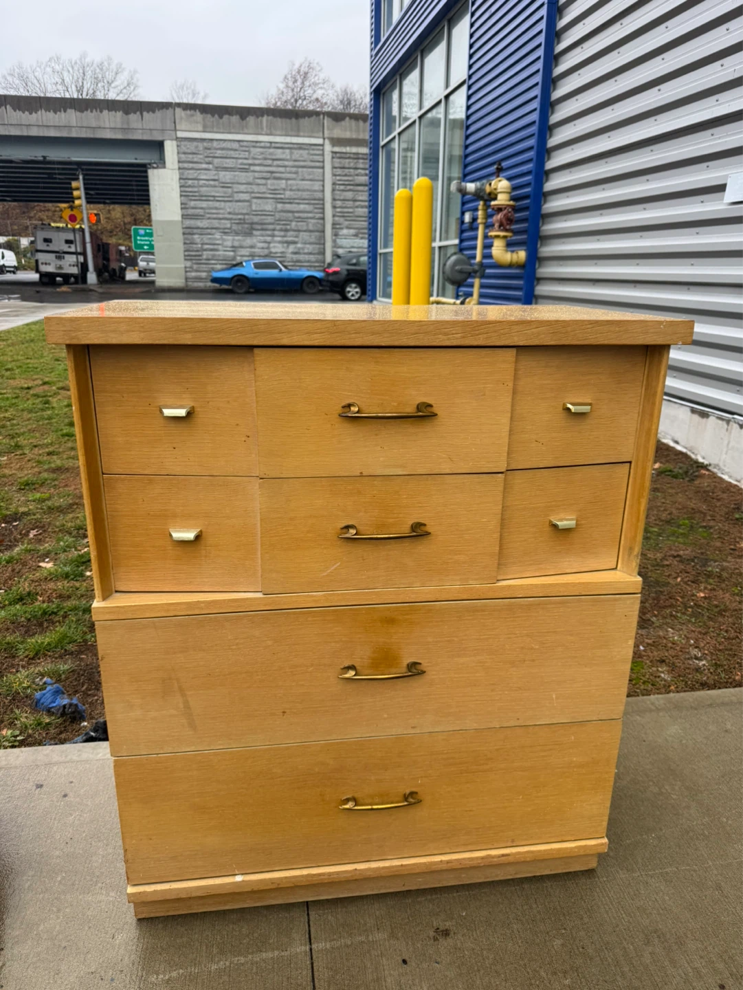 Free delivery dresser