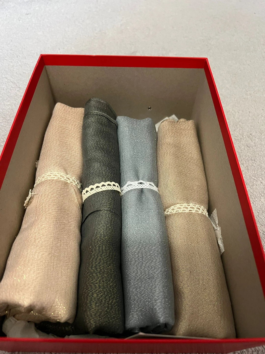 Set of 4 Rolled Scarves in Red Box - photo 2