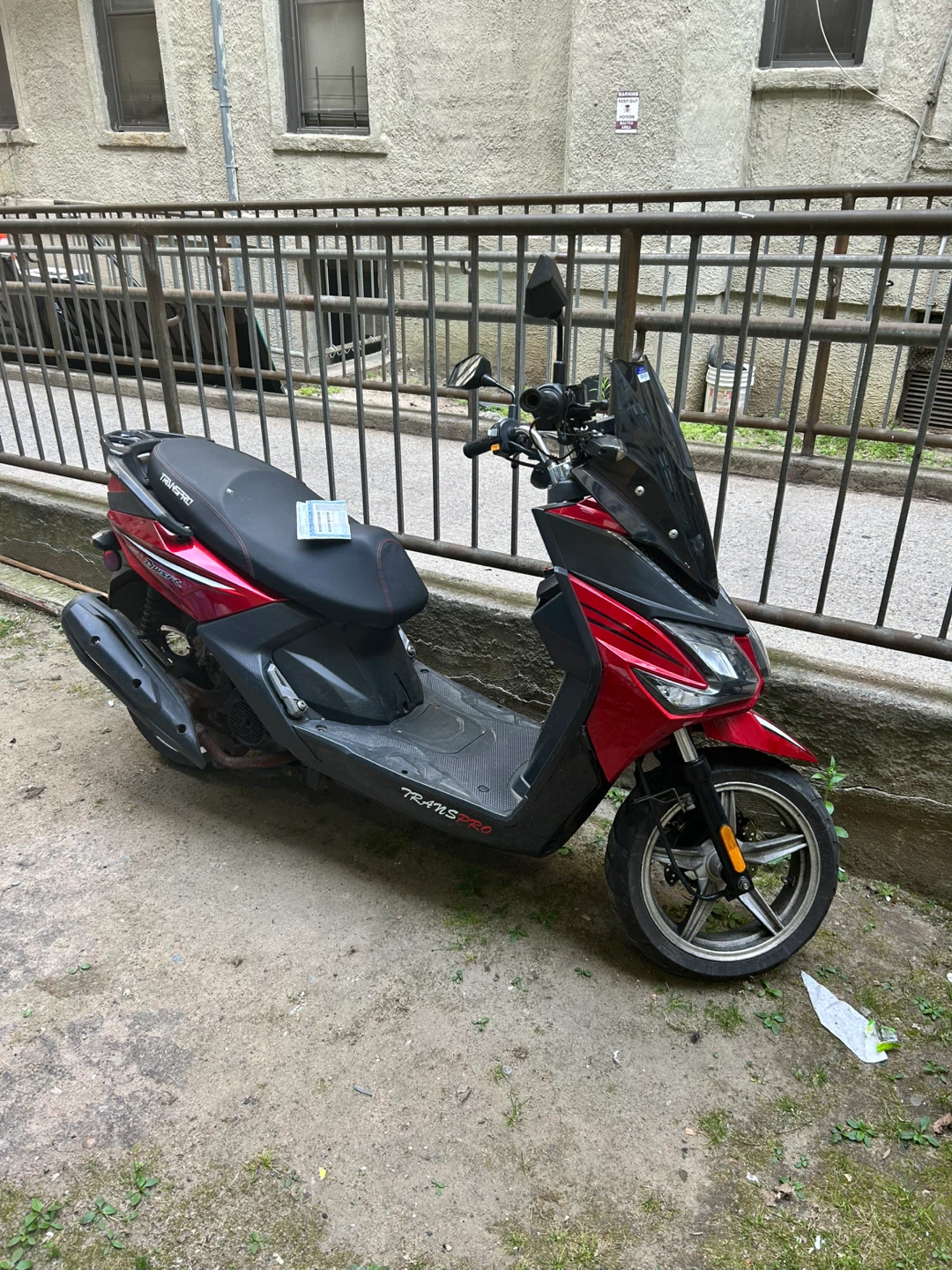 Gas Red Scooter with title and key