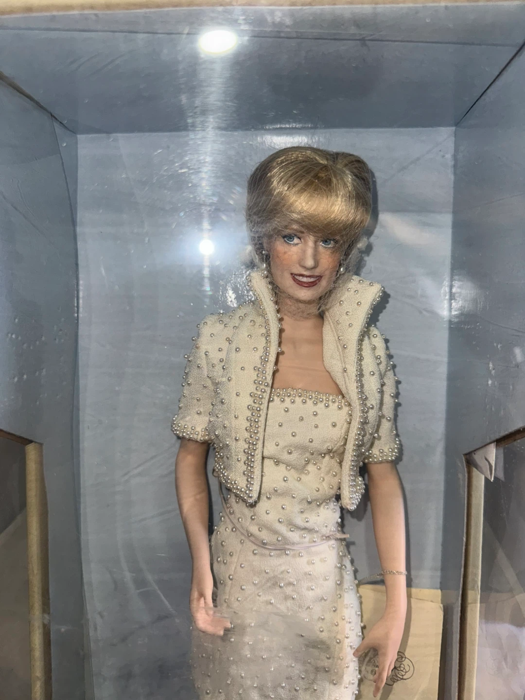 Franklin Mint Diana, Princess of Wales Porcelain Portrait Doll - photo 3