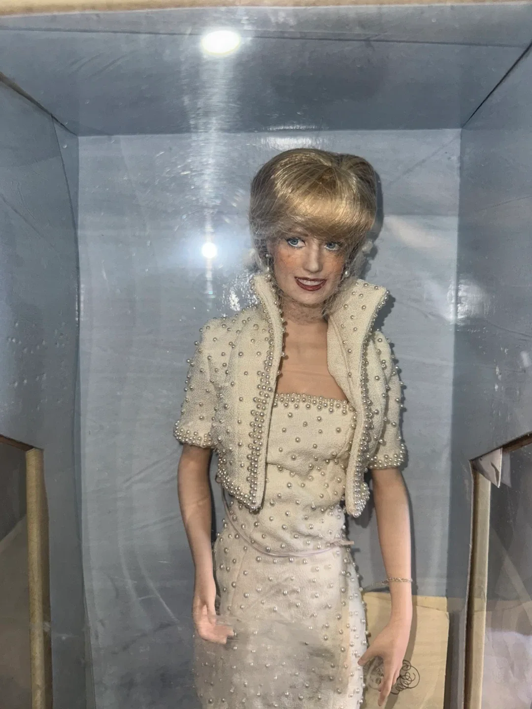 Franklin Mint Diana, Princess of Wales Porcelain Portrait Doll - photo 3