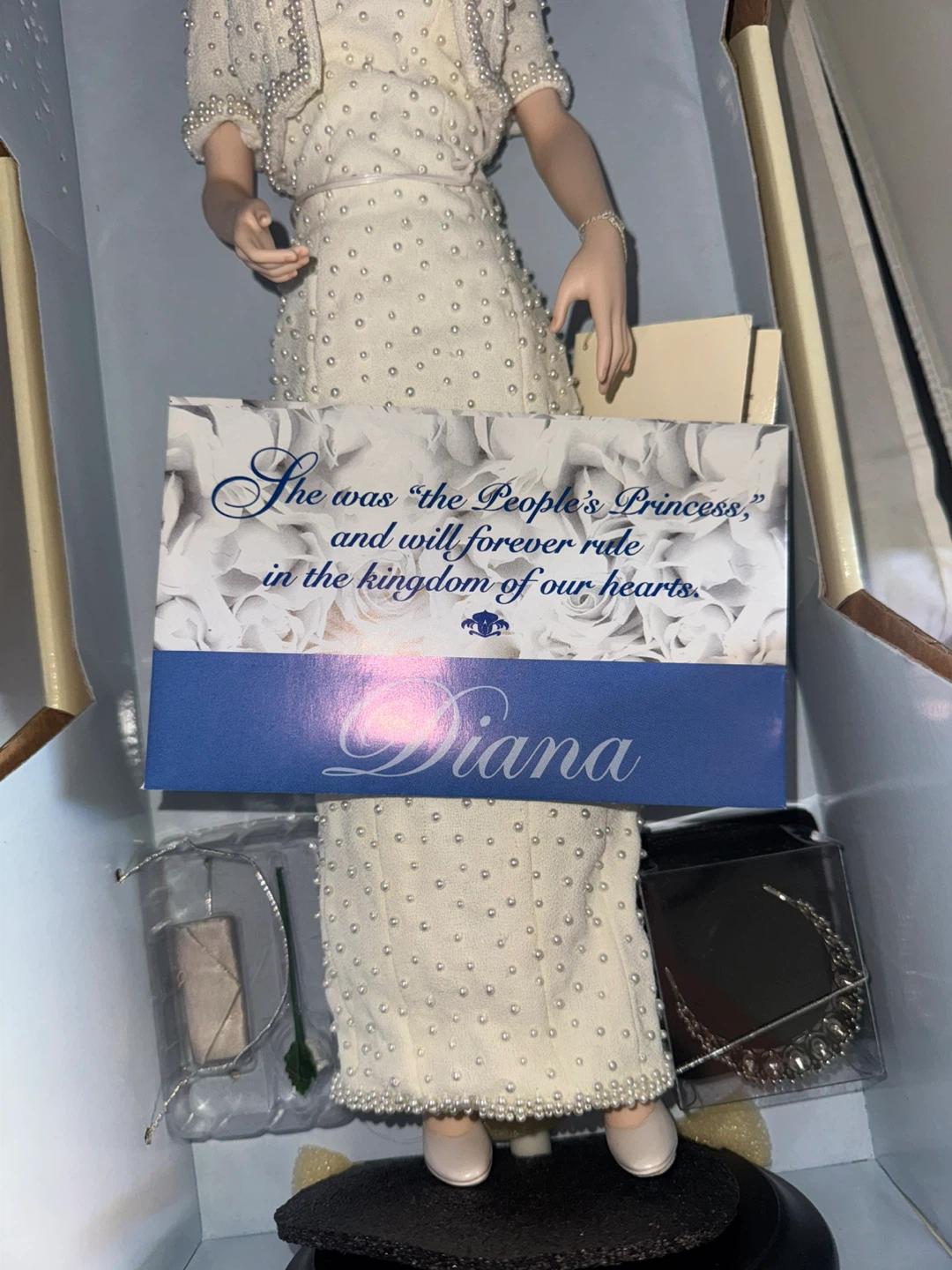 Franklin Mint Diana, Princess of Wales Porcelain Portrait Doll - photo 5