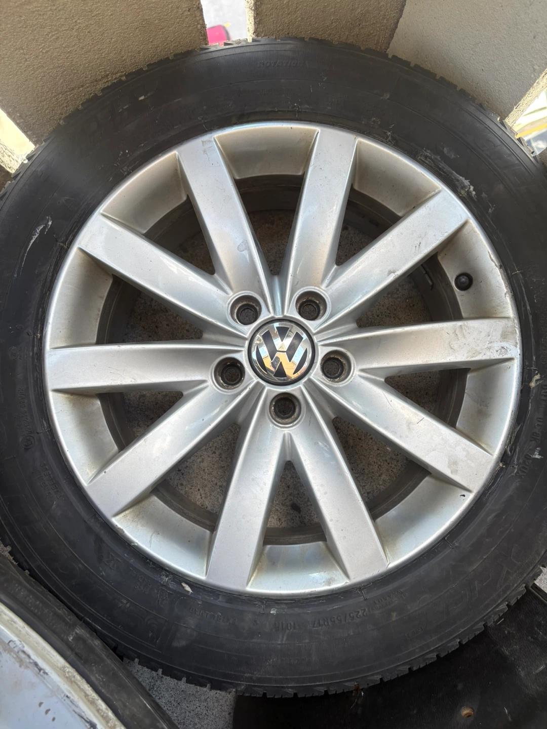 Volkswagen Alloy Wheel with Tire - photo 2