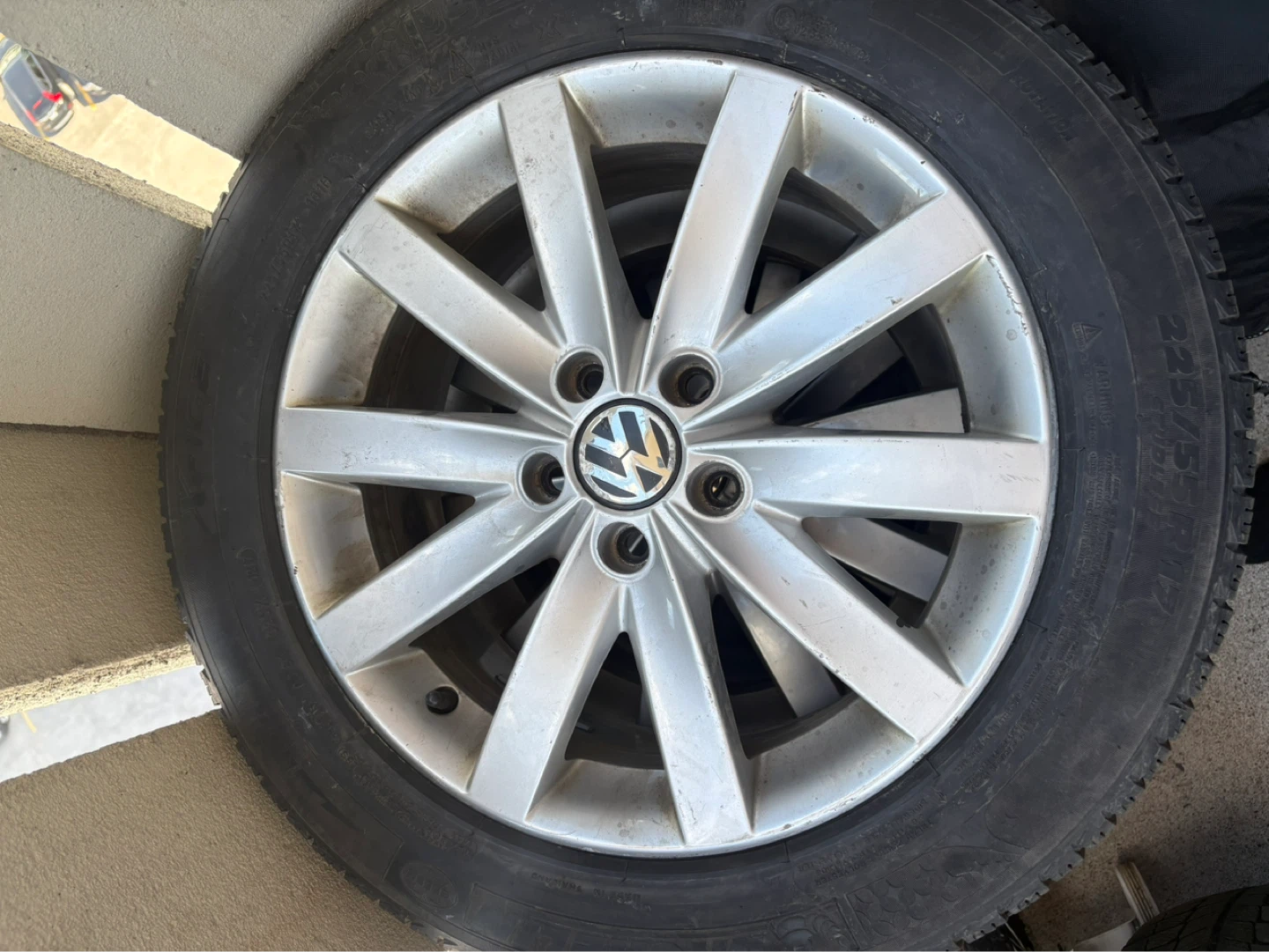 Volkswagen Alloy Wheel with Tire - photo 4