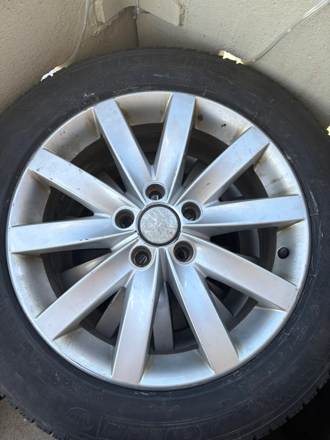 Volkswagen Alloy Wheel with Tire - photo 3