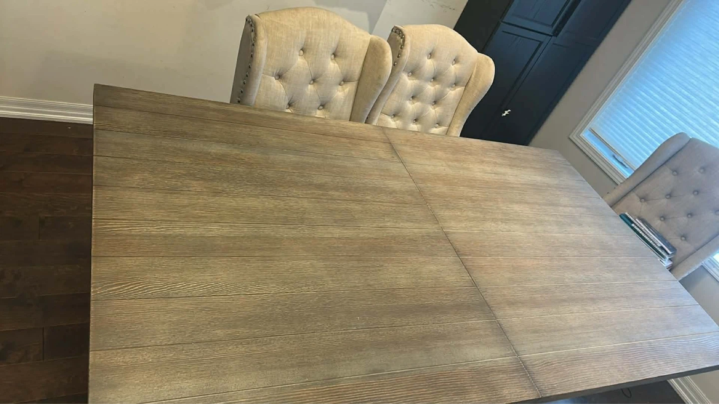 Tables without chairs - photo 3