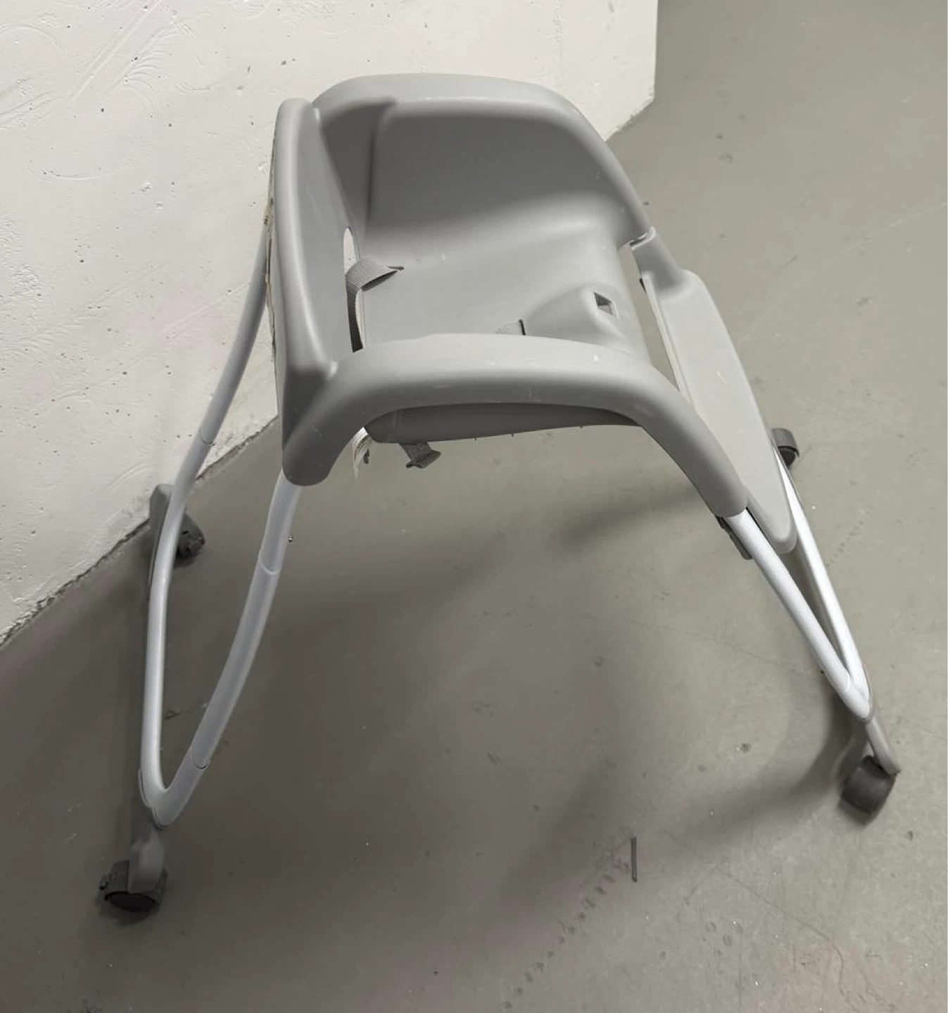 Sturdy Low Profile Toddler Dinning Chair with Wheels - photo 2