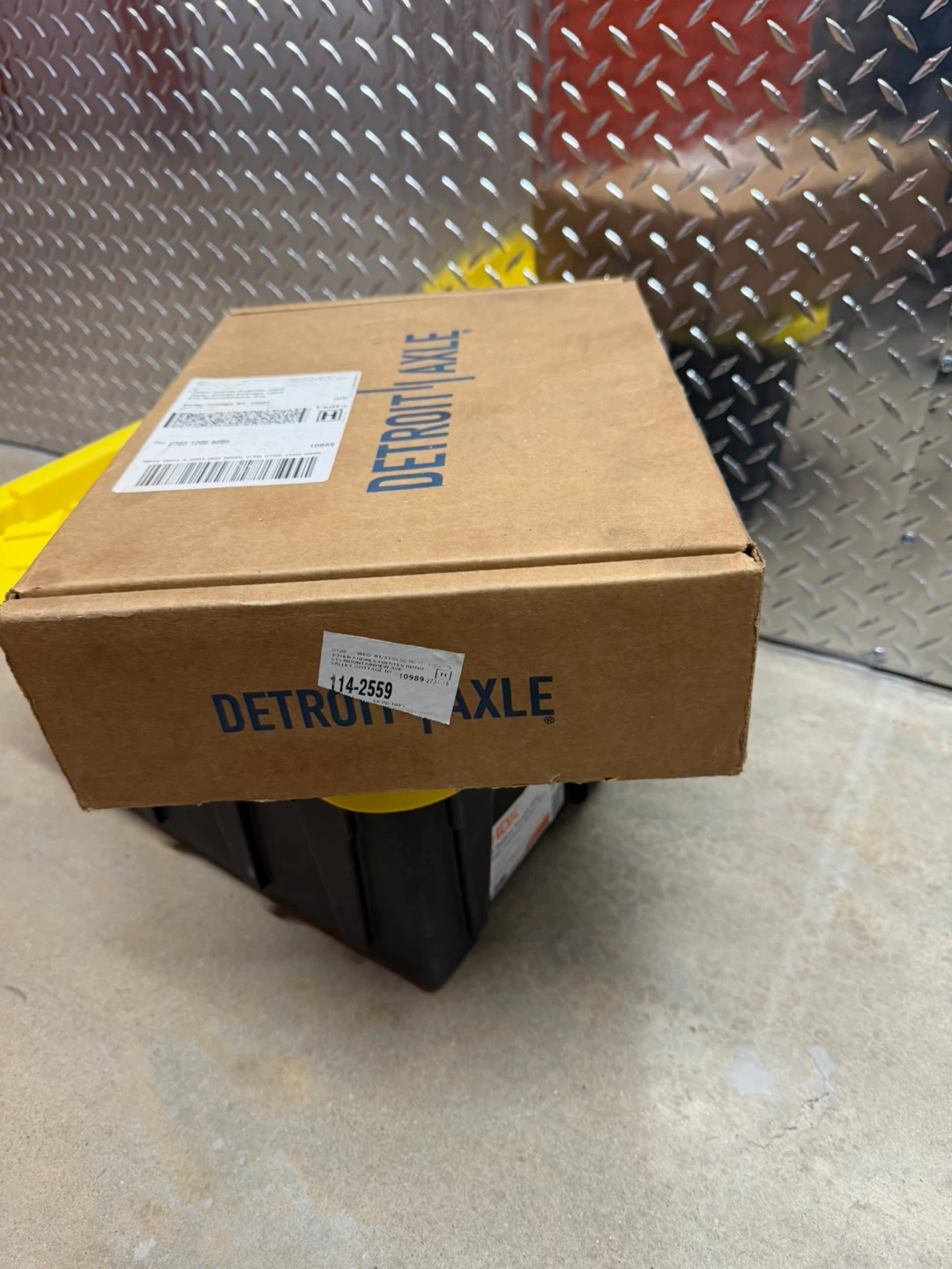 Detroit Axle Ball Joint Set