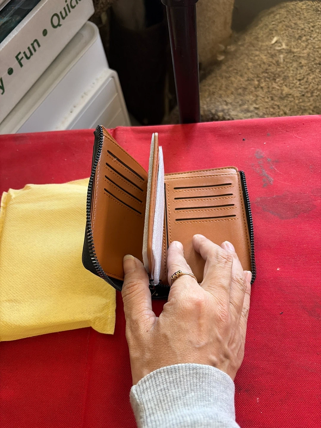 AIKS KANGAROO Black Bifold Zip Wallet - photo 2