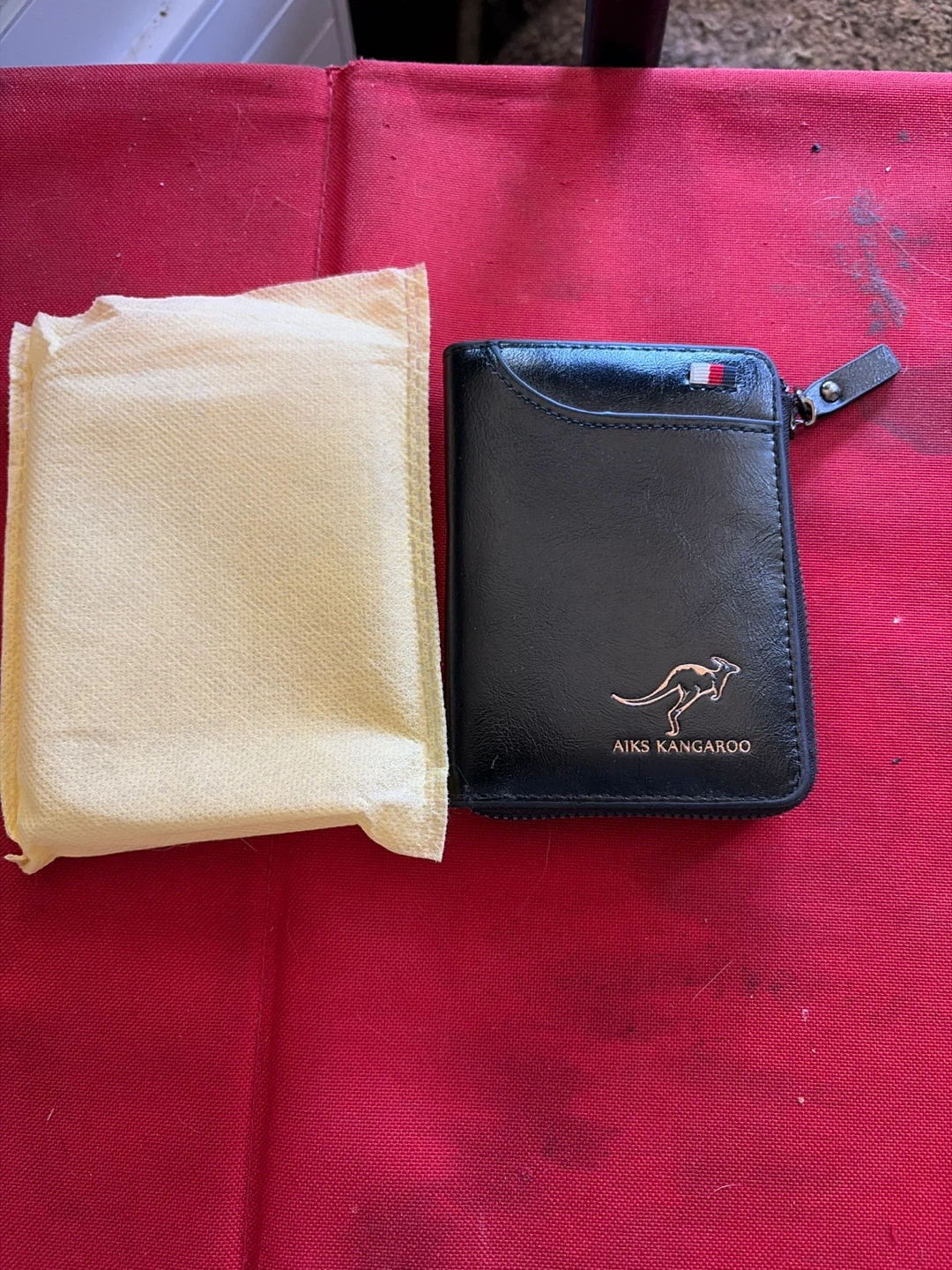 AIKS KANGAROO Black Bifold Zip Wallet