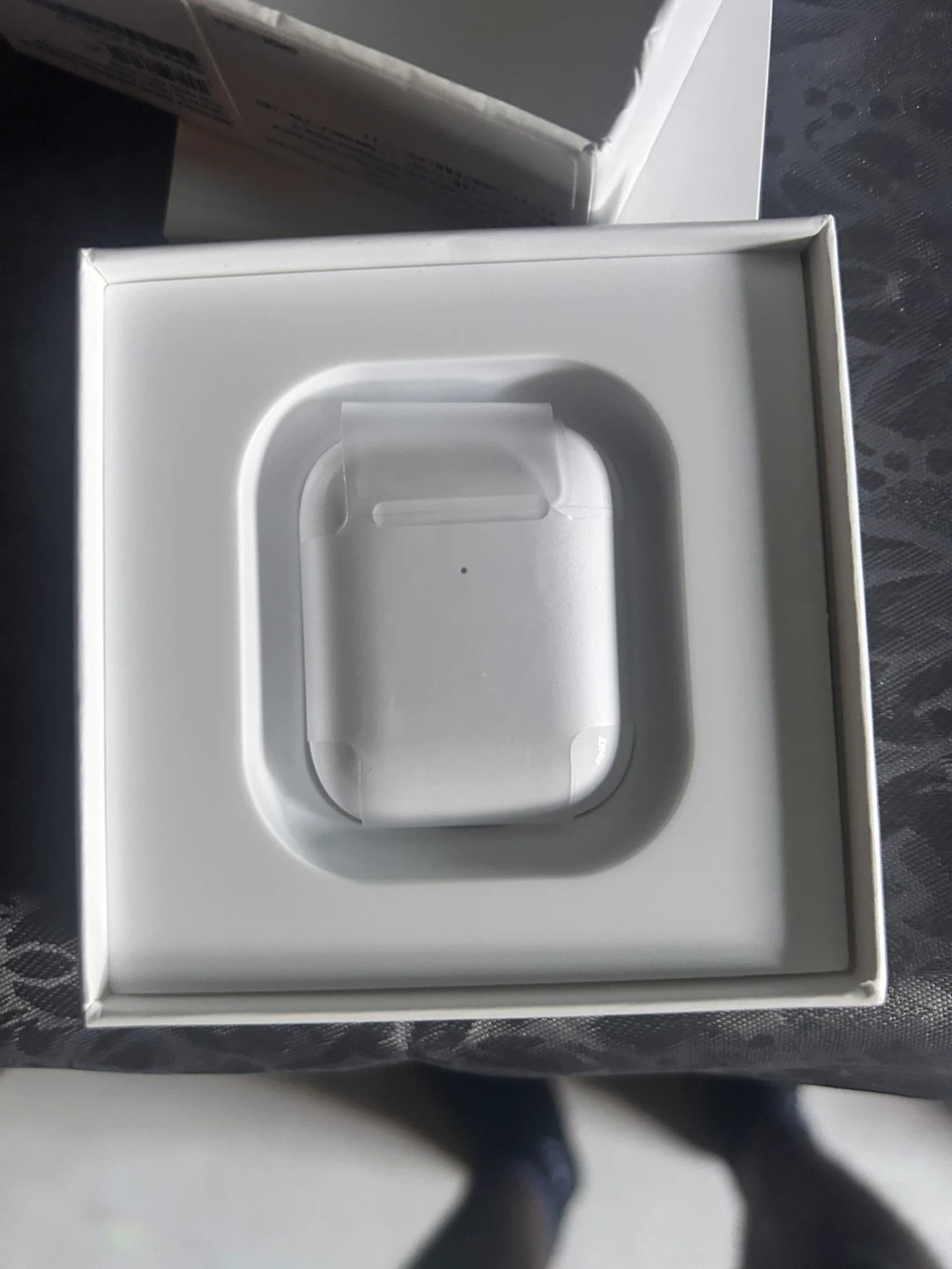 Apple AirPods (2nd Generation) Charging Case - photo 3