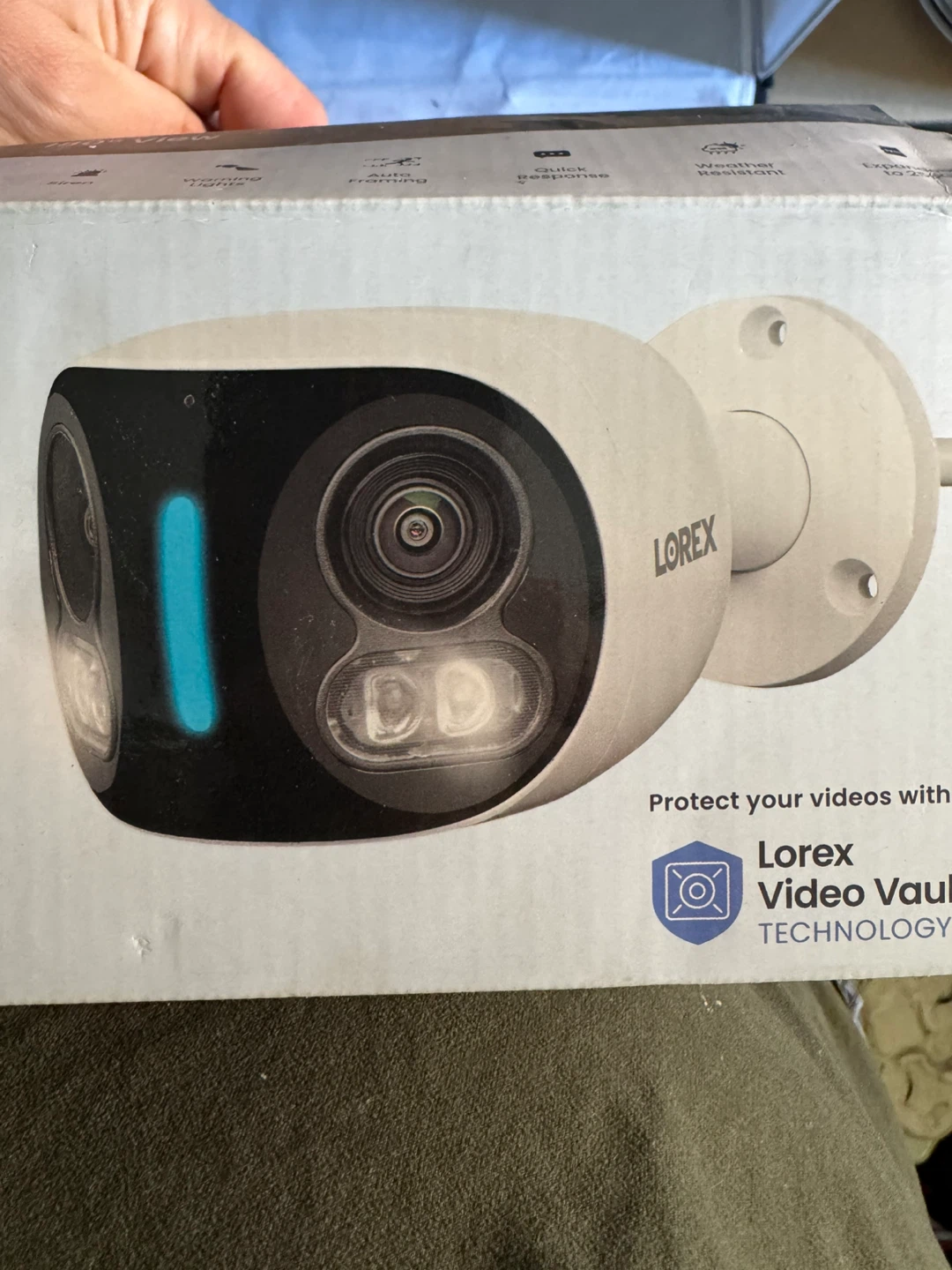 Lorex security camera,dual-lens Wi-Fi outdoor (Model W891UA-Z)