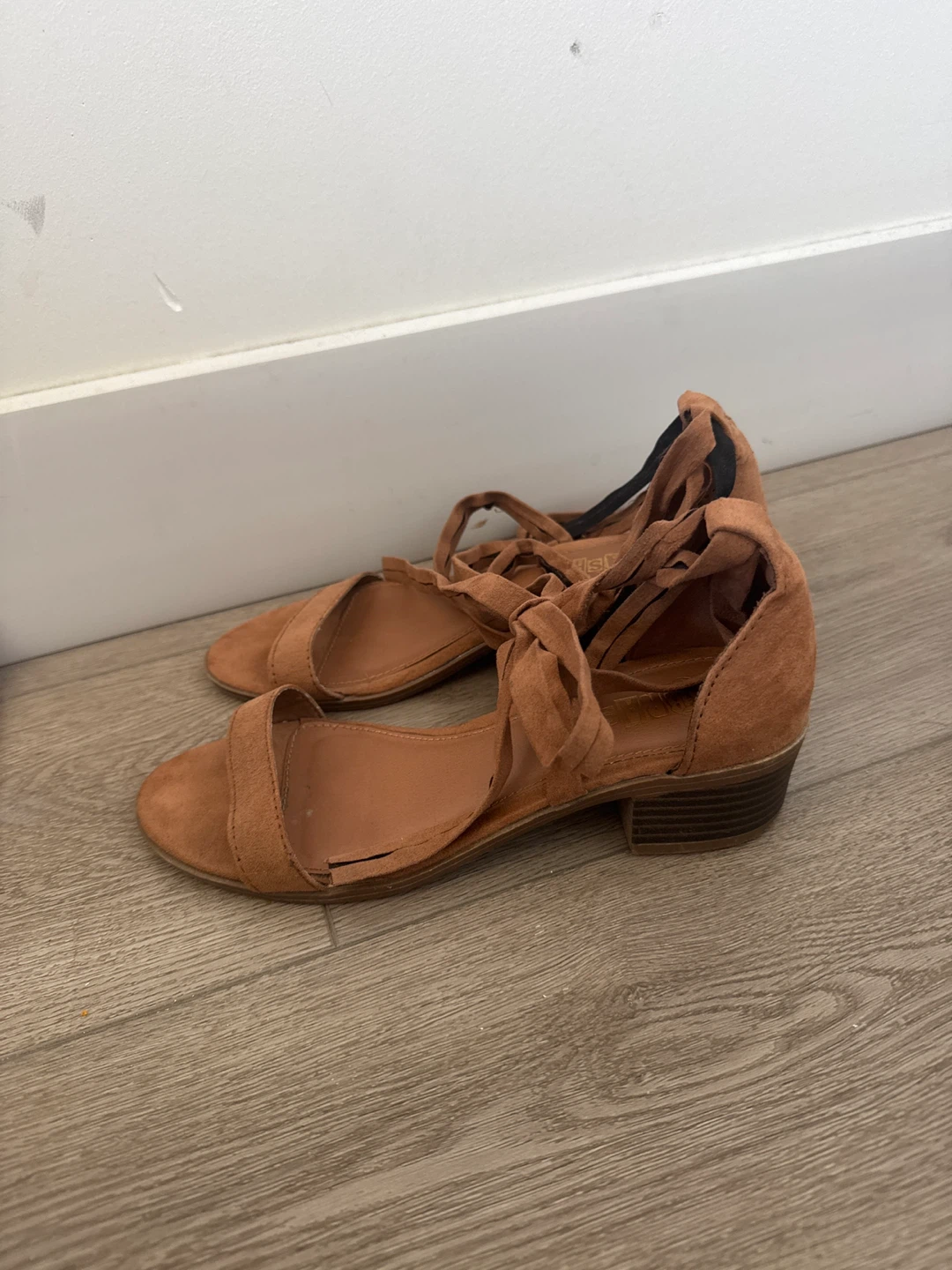 BRASH Women's Brown Suede Lace-Up Sandals