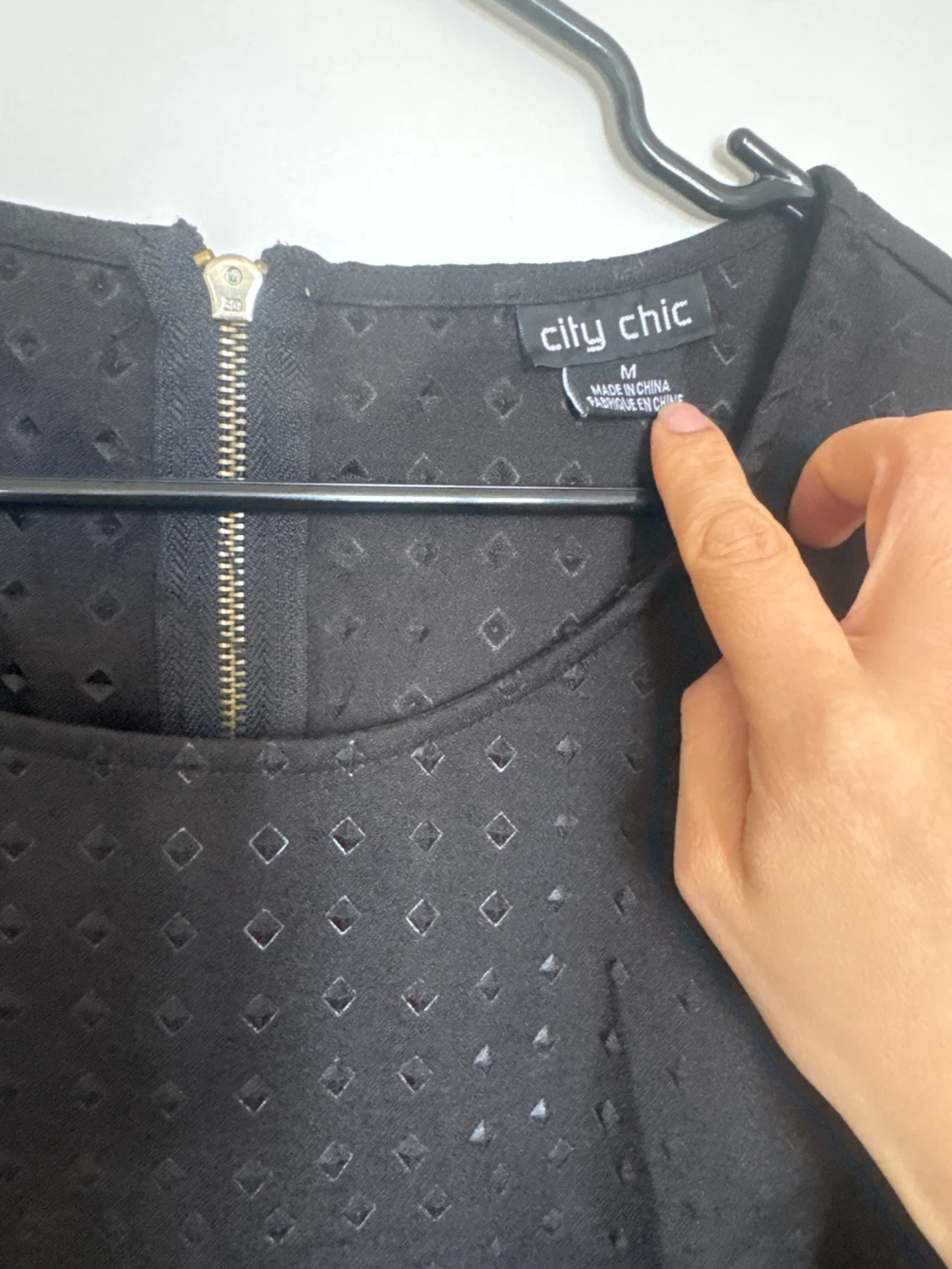City Chic Black Sleeveless Textured Top - Size M - photo 2