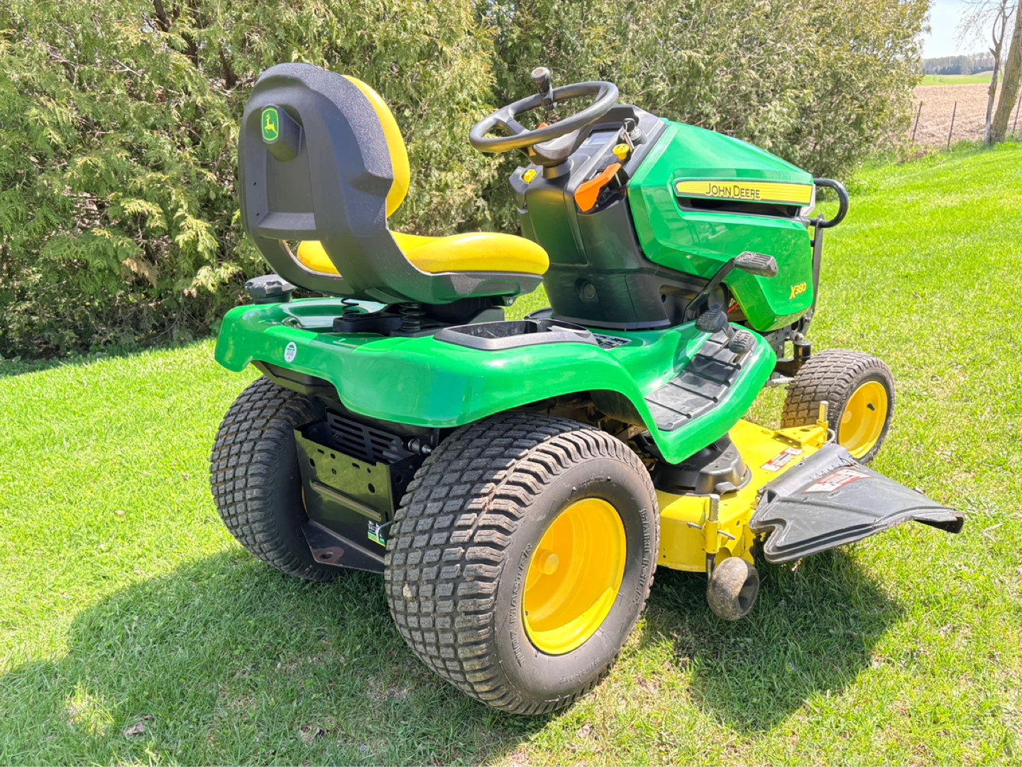 John Deere X380 Lawn Tractor - photo 2