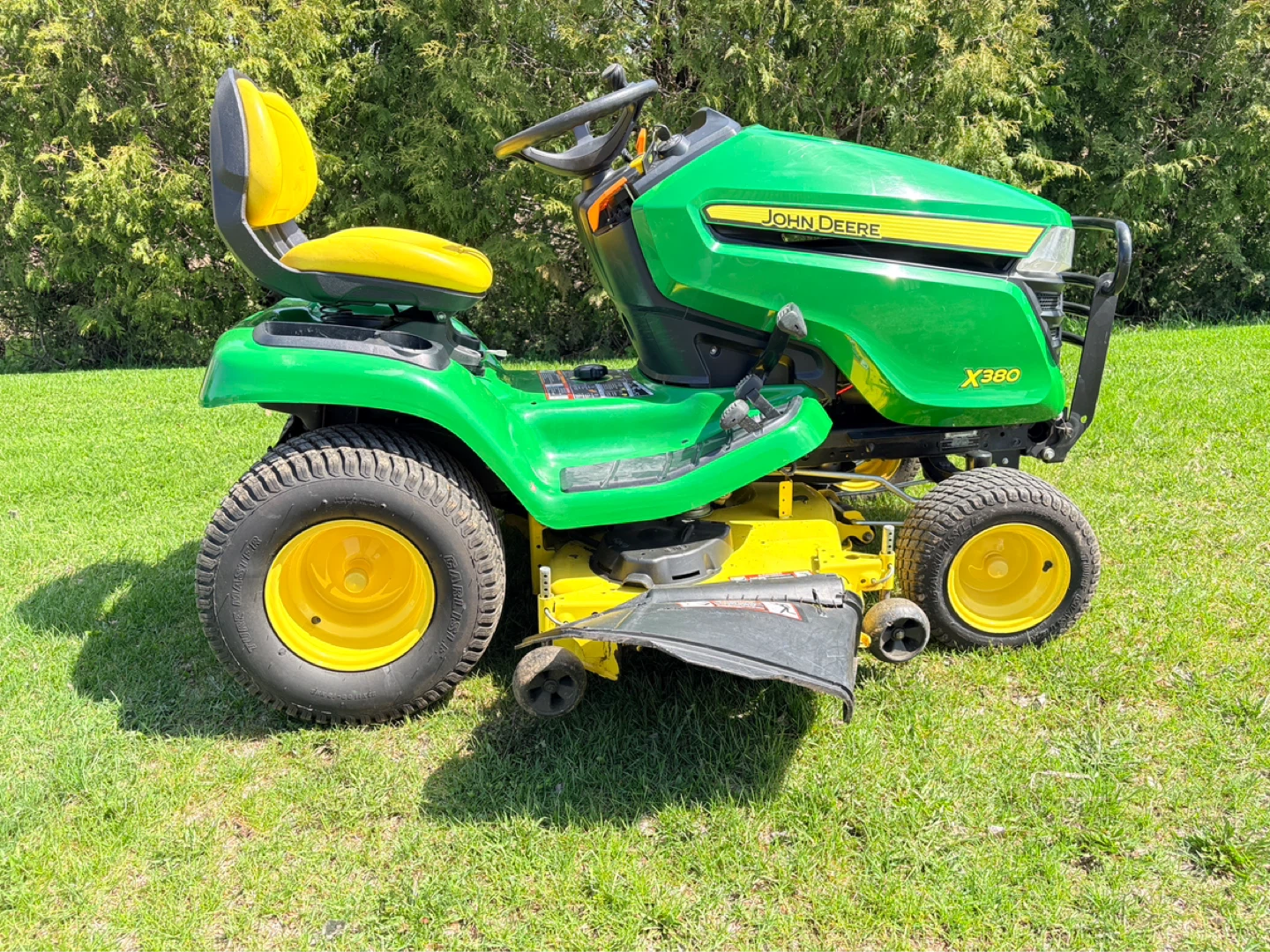 John Deere X380 Lawn Tractor - photo 3