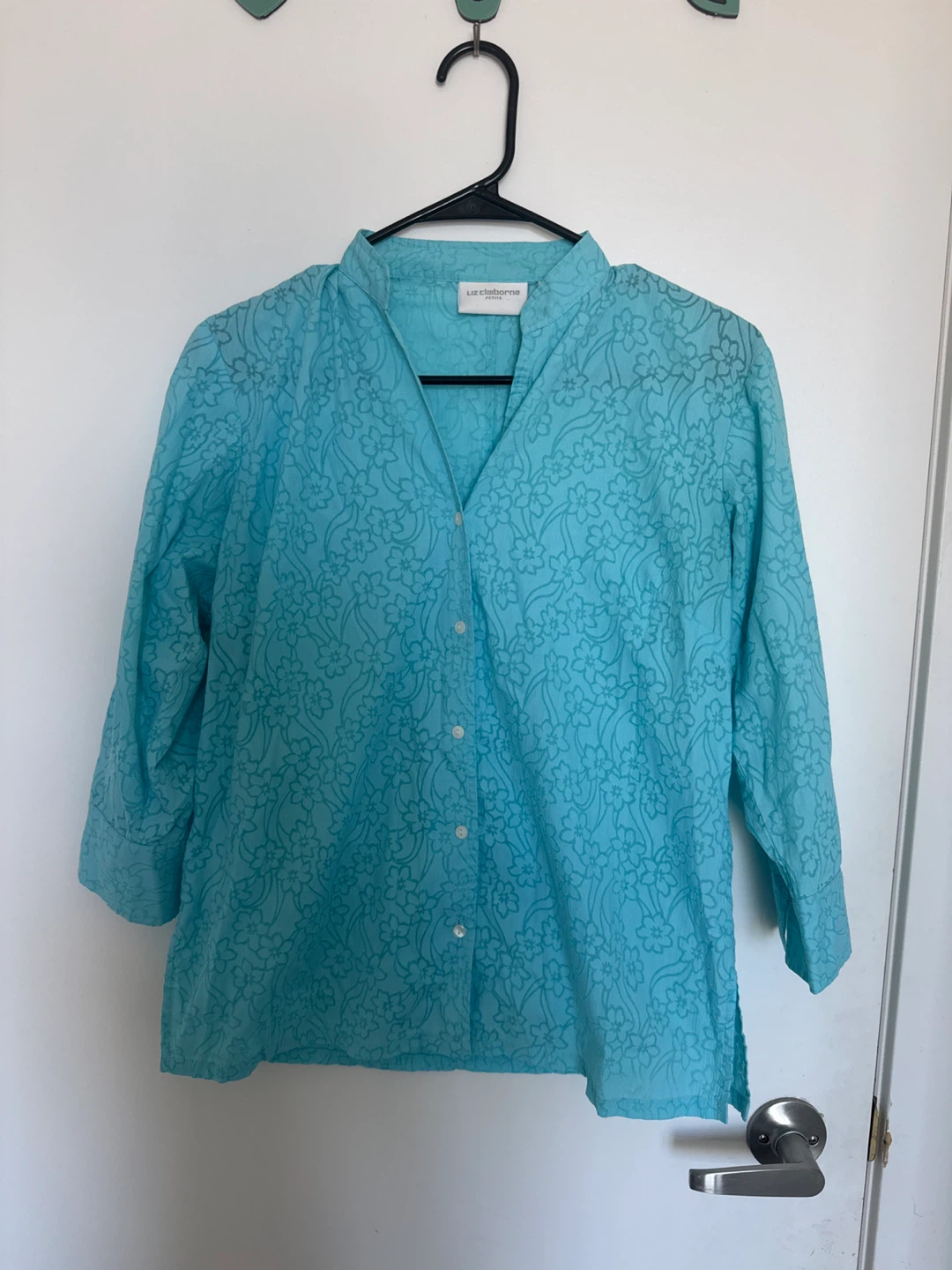 Liz Claiborne Petite Blue Floral Button-Up Shirt