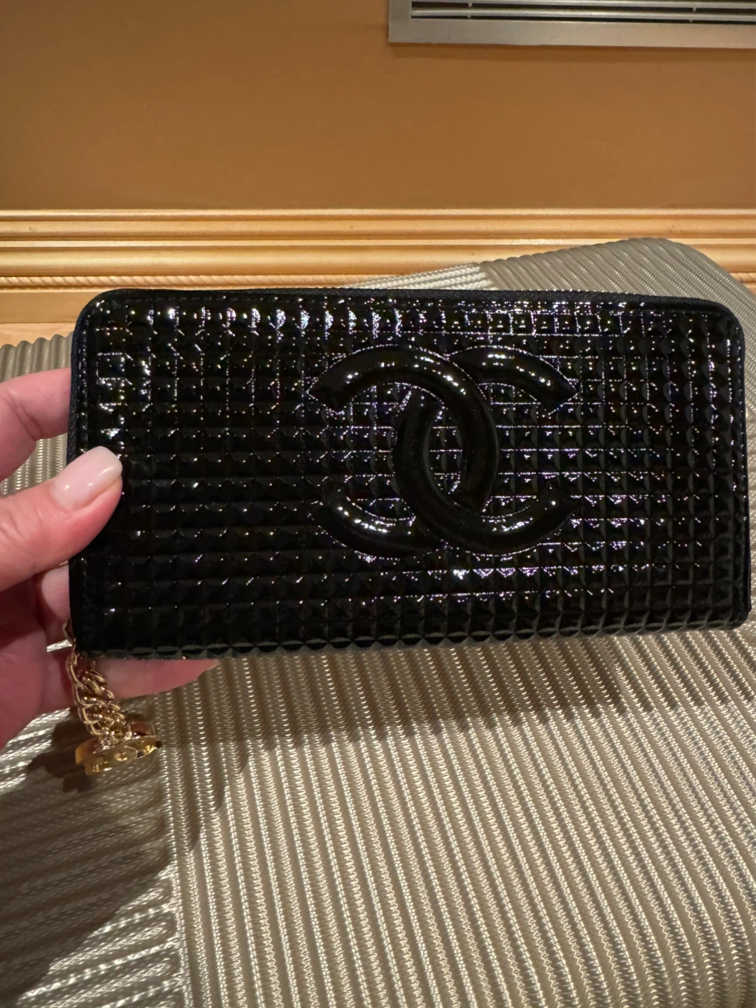 $80 - $150 Louis Vuitton & Chanel Zip Around Wallets - photo 2
