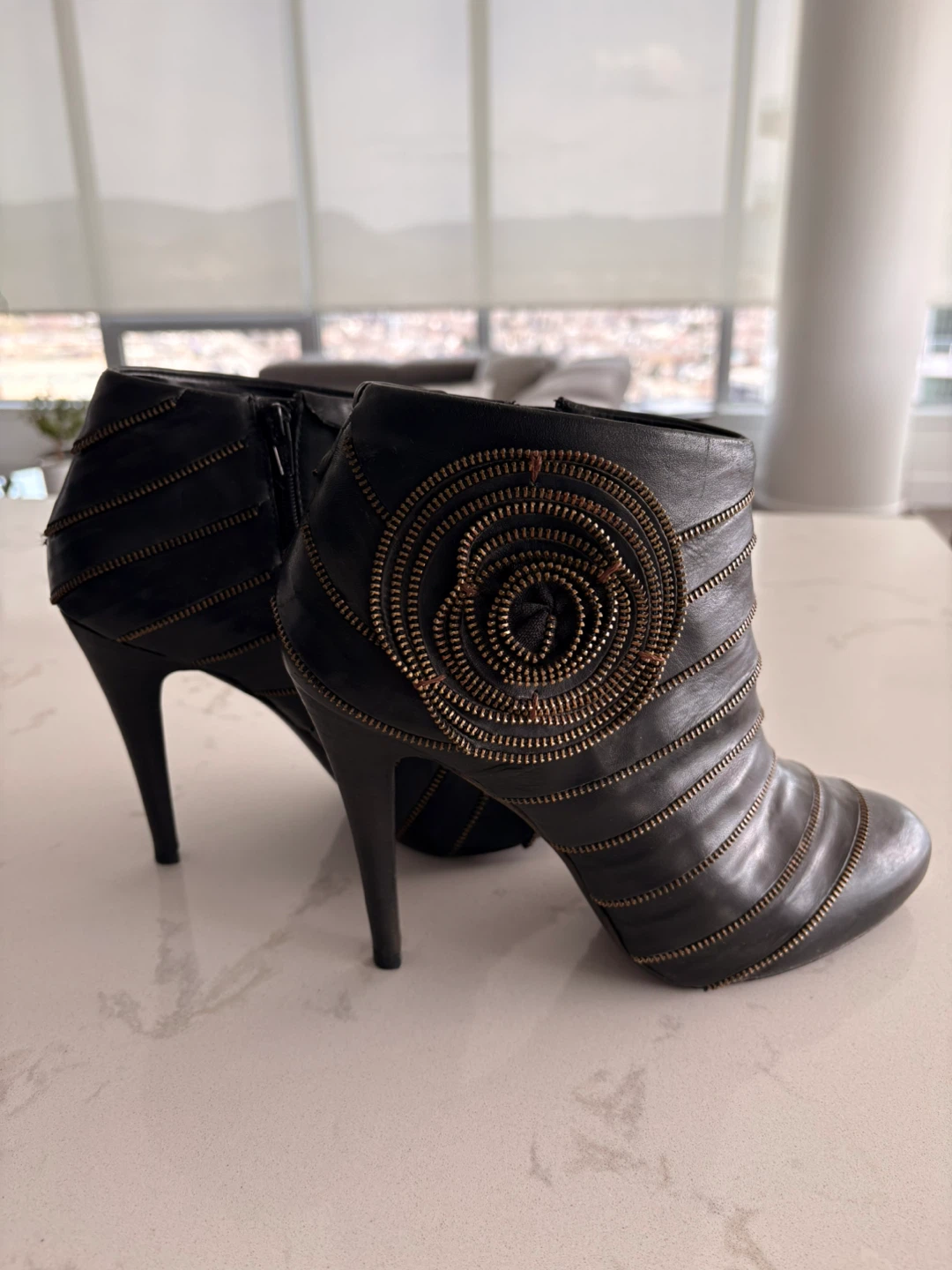 BCBG Genuine Leather Ankle Boots with Zipper Detail Sz9