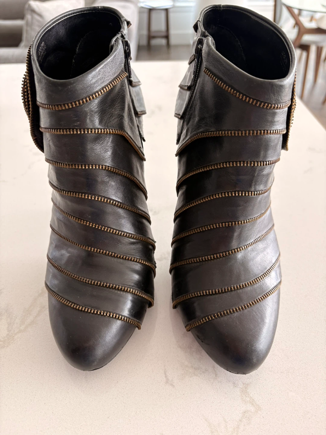 BCBG Genuine Leather Ankle Boots with Zipper Detail Sz9 - photo 2
