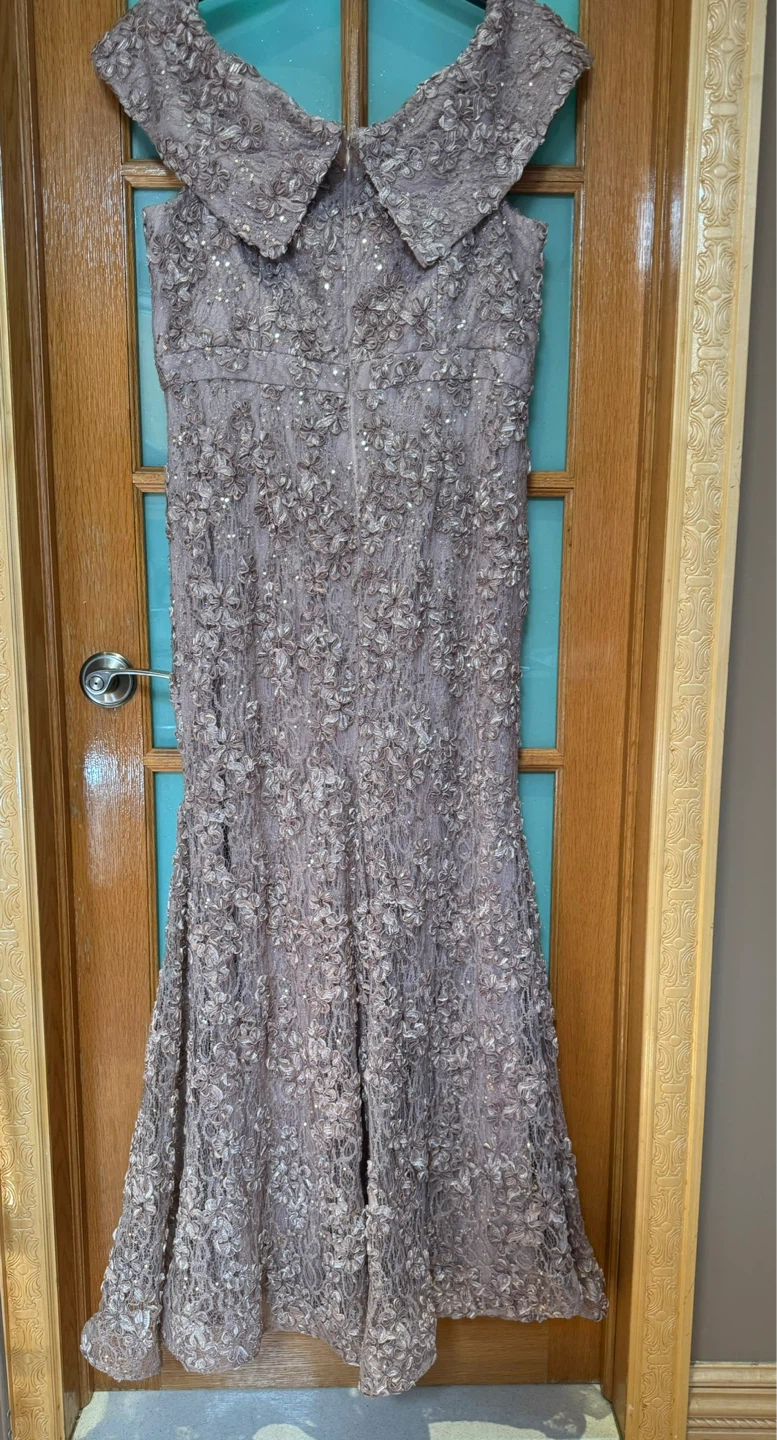 Xscape Women's Embellished Lace Gown - Size 16W - photo 2