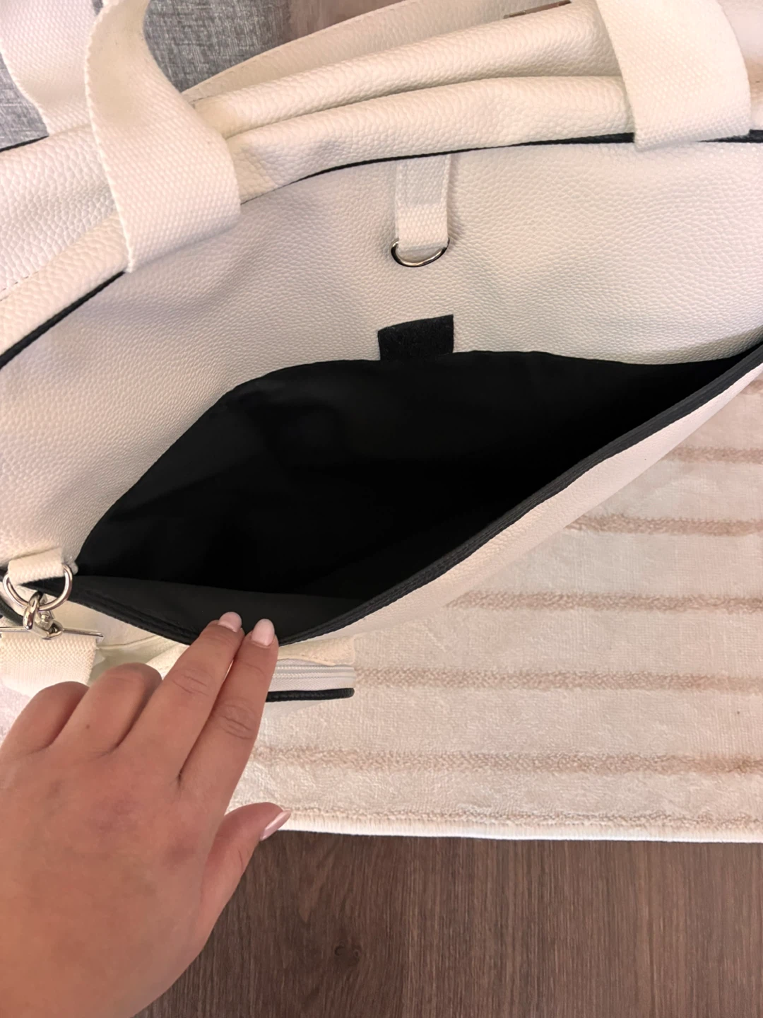 White Tennis Bag + 2 FREE Rackets - photo 4