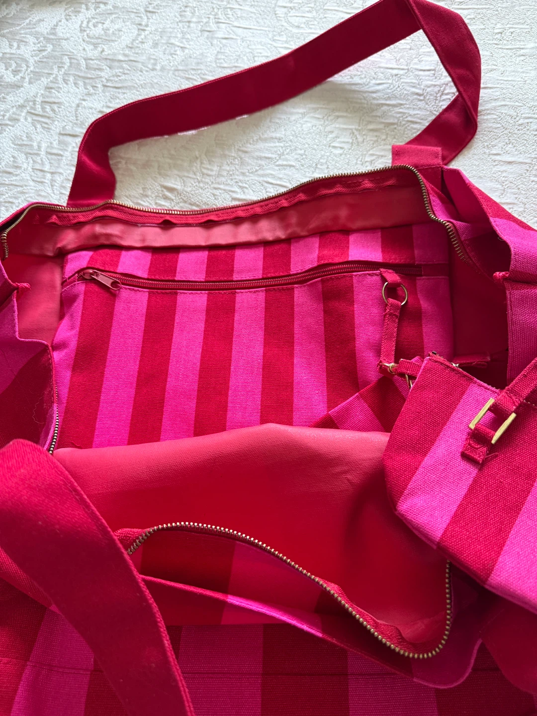 Brand New Victoria's Secret Pink & Red Striped Tote Bag 🌱 - photo 4