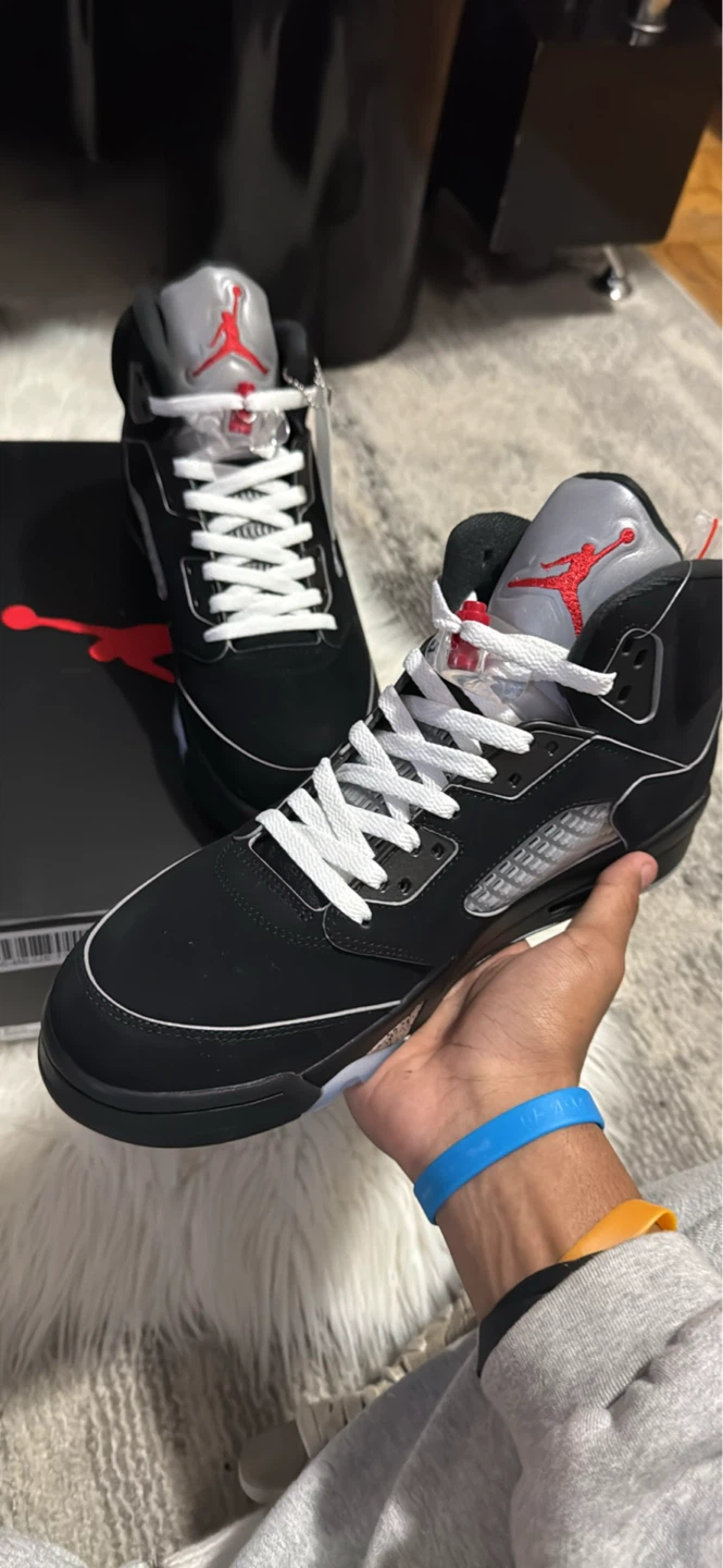 Air Jordan 5 Retro Black Metallic Silver SIZE 11 - photo 2