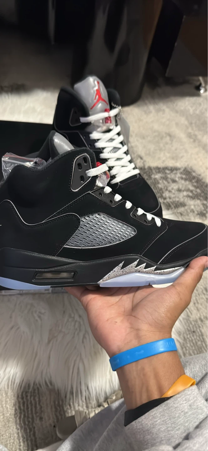 Air Jordan 5 black metallics Size 10.5 - photo 3