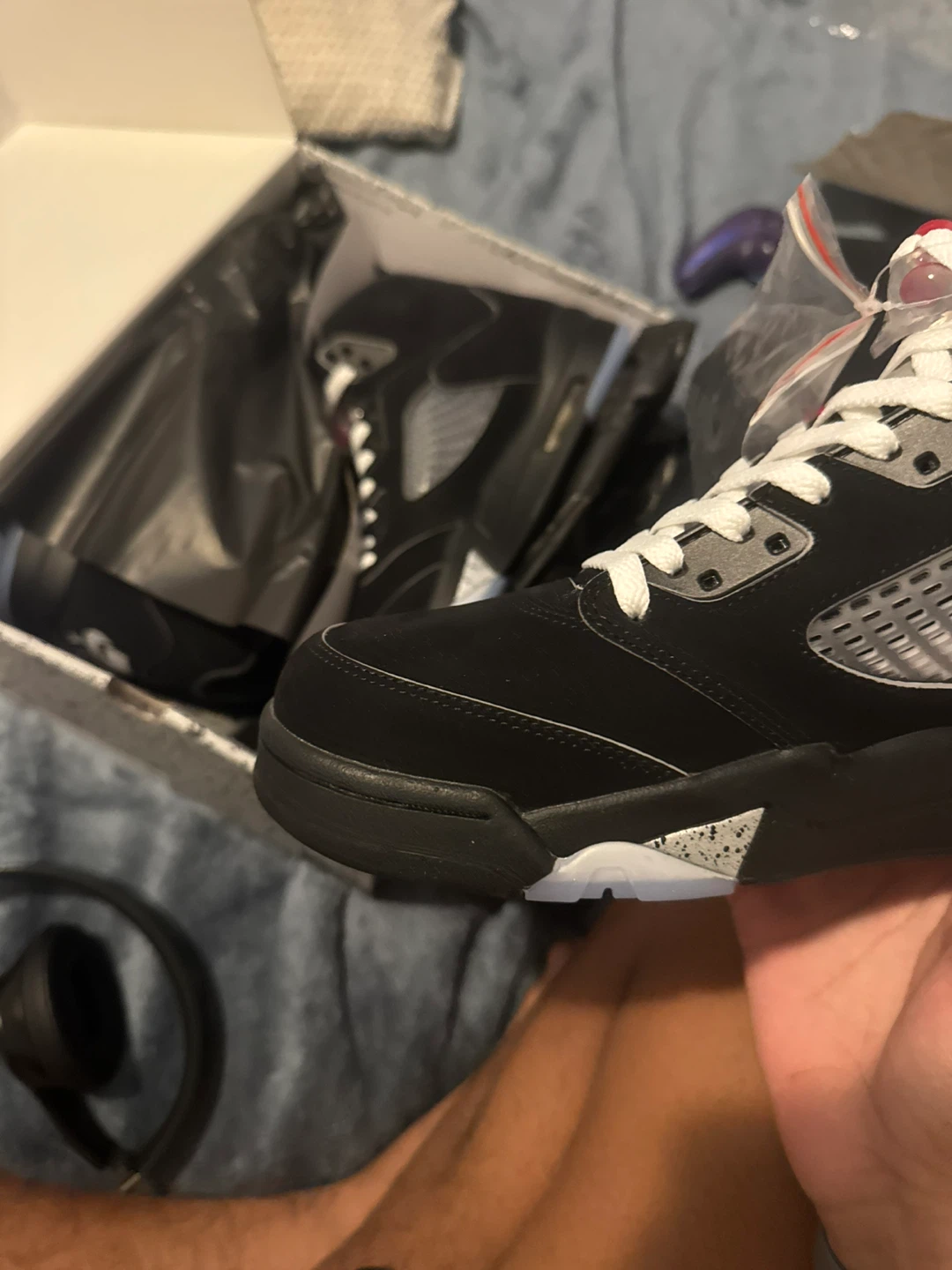 Air Jordan 5 black metallics Size 10.5 - photo 2